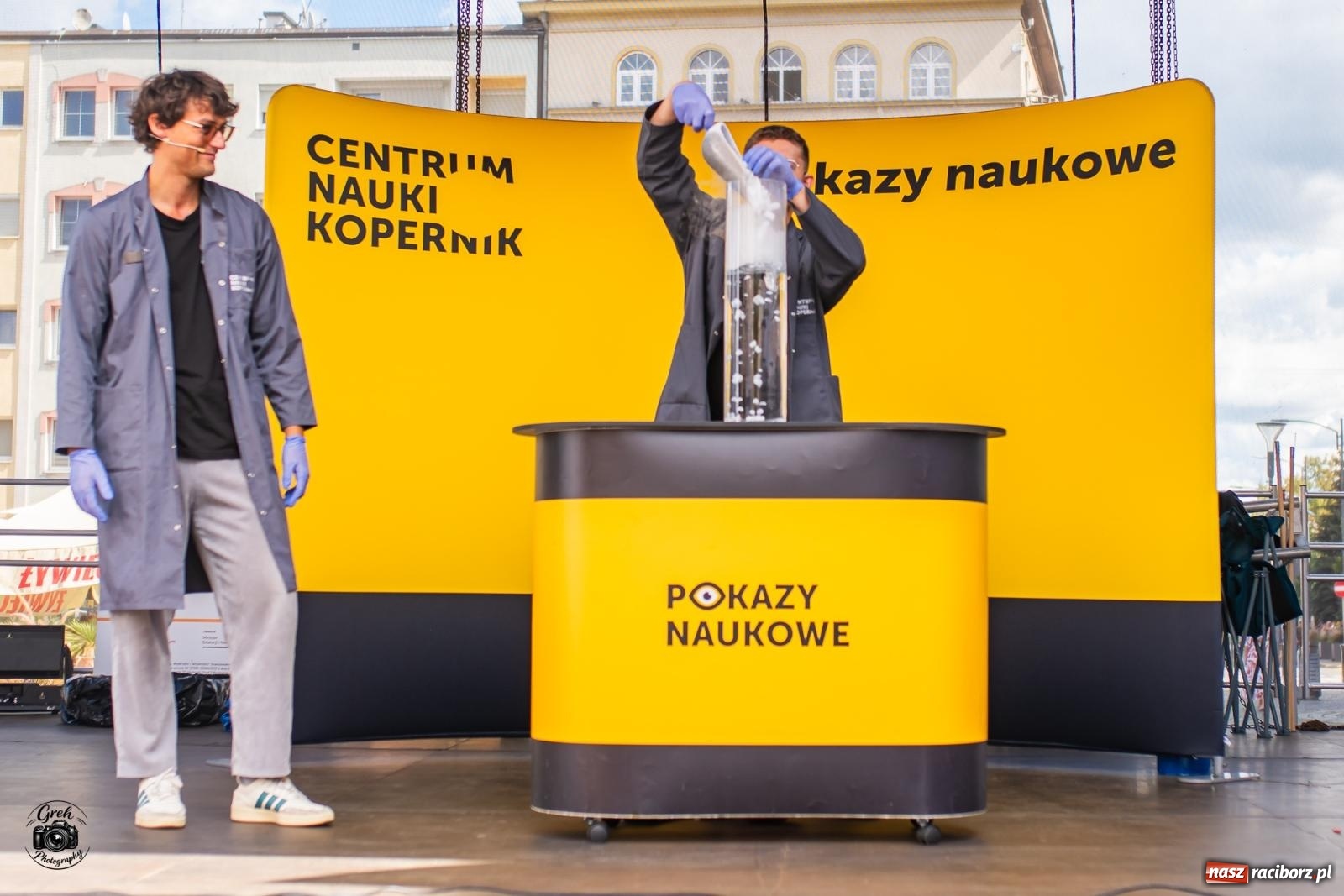 Zdjęcie w galerii na portalu naszraciborz.pl: Racibórz zamienił się w wielkie laboratorium. V Festiwal Odkrywców przyciągnął całe rodziny [FOTO i WIDEO] wiadomości z regionu