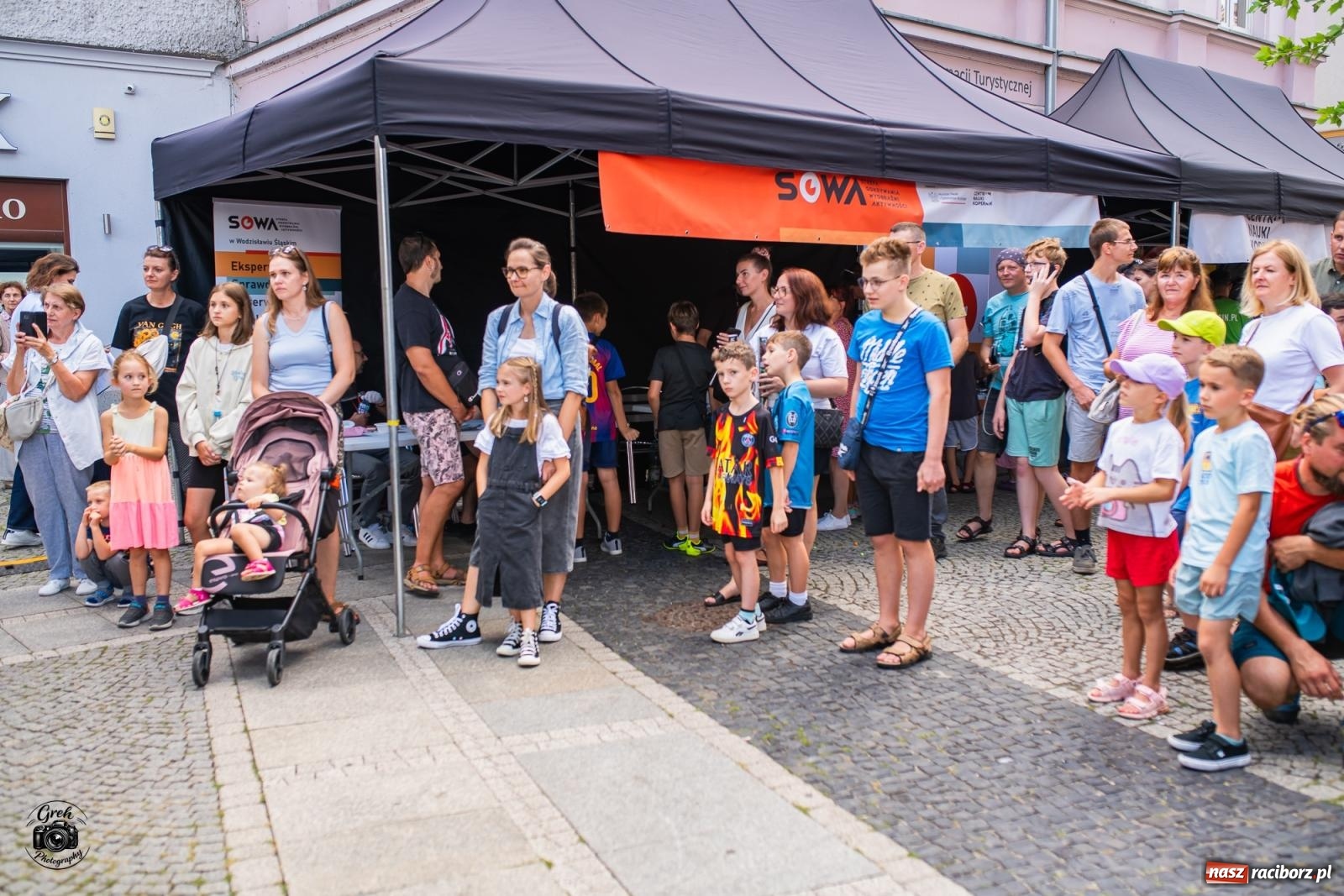 Zdjęcie w galerii na portalu naszraciborz.pl: Racibórz zamienił się w wielkie laboratorium. V Festiwal Odkrywców przyciągnął całe rodziny [FOTO i WIDEO] wiadomości z regionu