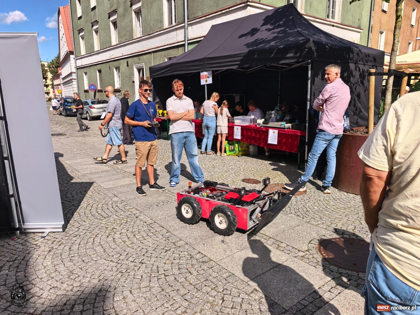 Zdjęcie w galerii na portalu naszraciborz.pl: Racibórz zamienił się w wielkie laboratorium. V Festiwal Odkrywców przyciągnął całe rodziny [FOTO i WIDEO] wiadomości z regionu