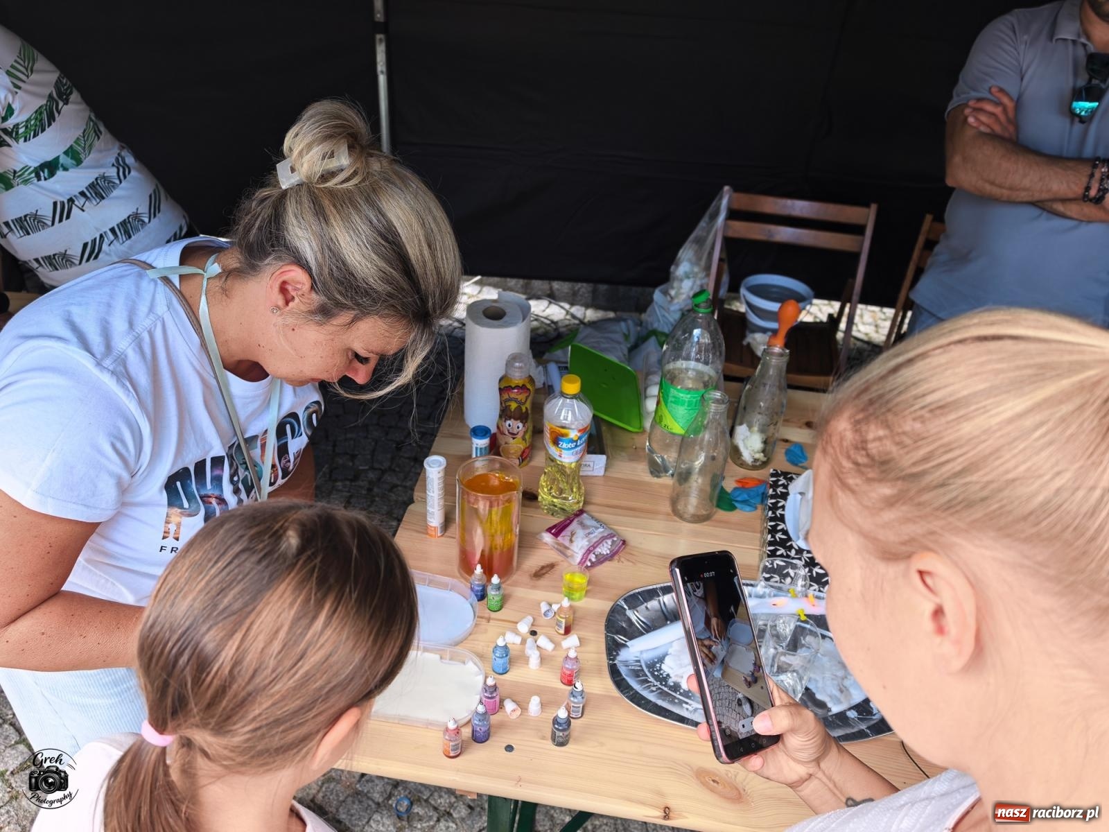 Zdjęcie w galerii na portalu naszraciborz.pl: Racibórz zamienił się w wielkie laboratorium. V Festiwal Odkrywców przyciągnął całe rodziny [FOTO i WIDEO] wiadomości z regionu