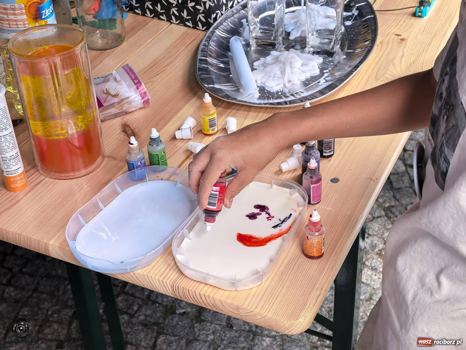 Zdjęcie w galerii na portalu naszraciborz.pl: Racibórz zamienił się w wielkie laboratorium. V Festiwal Odkrywców przyciągnął całe rodziny [FOTO i WIDEO] wiadomości z regionu