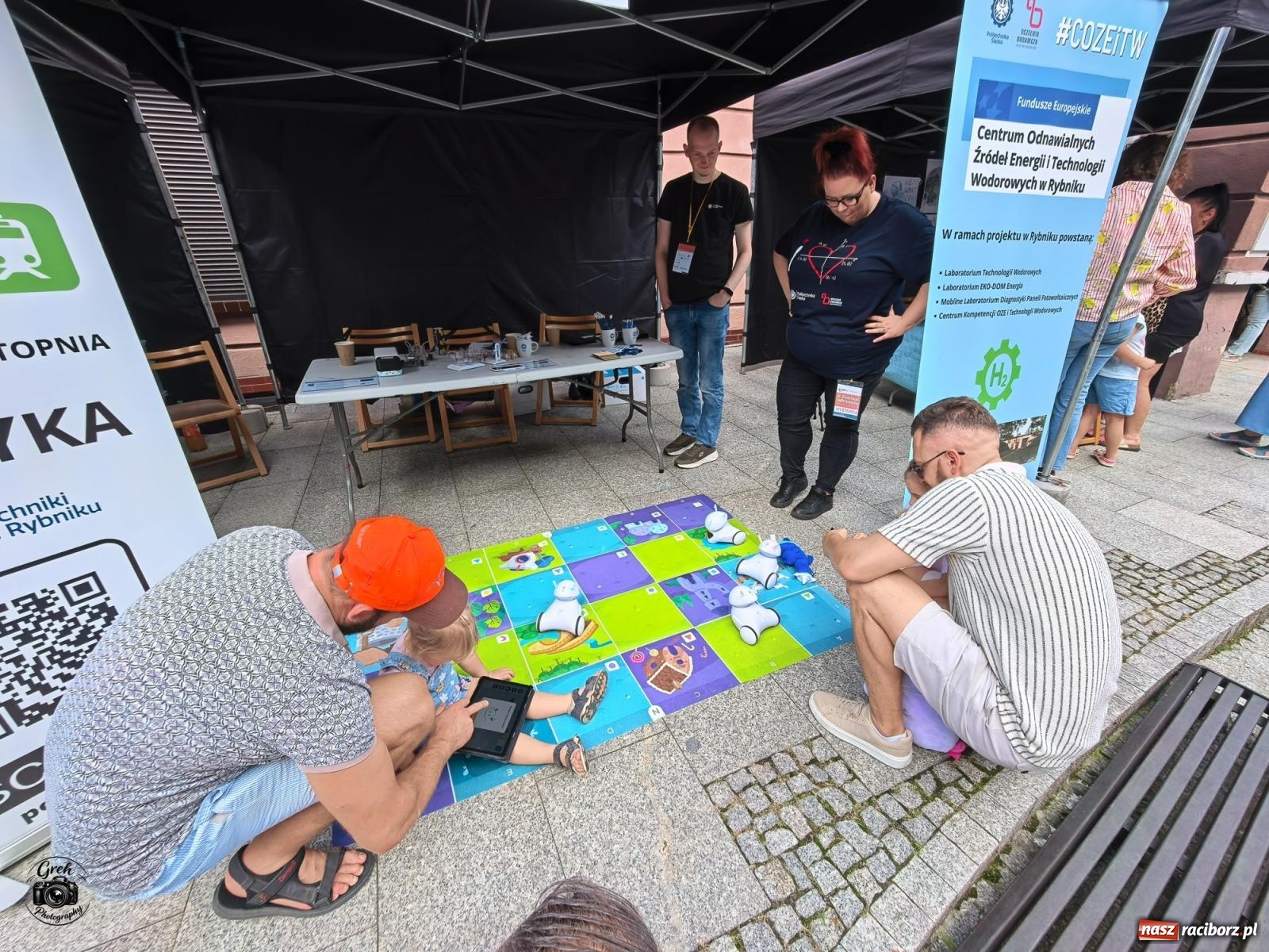 Zdjęcie w galerii na portalu naszraciborz.pl: Racibórz zamienił się w wielkie laboratorium. V Festiwal Odkrywców przyciągnął całe rodziny [FOTO i WIDEO] wiadomości z regionu