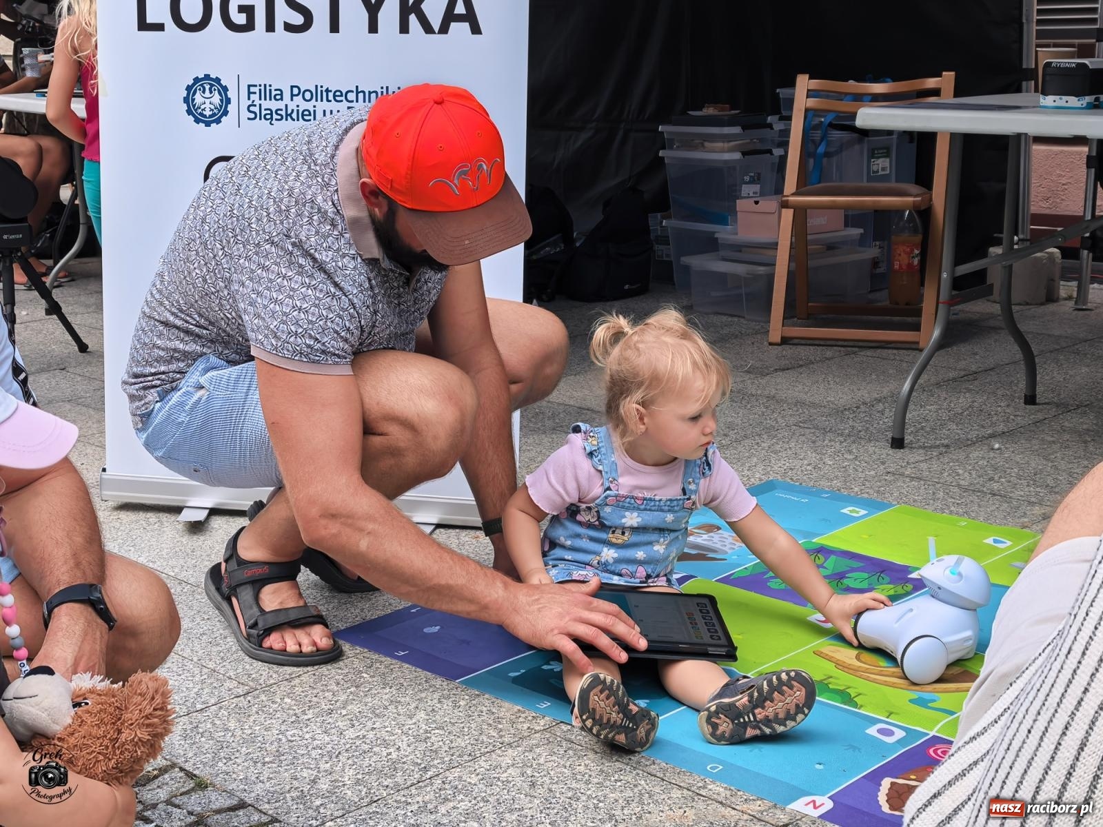 Zdjęcie w galerii na portalu naszraciborz.pl: Racibórz zamienił się w wielkie laboratorium. V Festiwal Odkrywców przyciągnął całe rodziny [FOTO i WIDEO] wiadomości z regionu