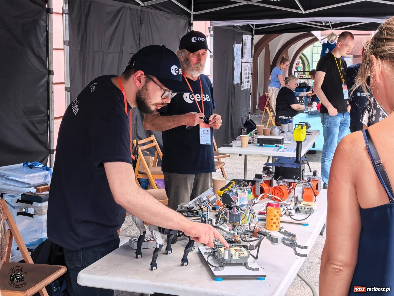 Zdjęcie w galerii na portalu naszraciborz.pl: Racibórz zamienił się w wielkie laboratorium. V Festiwal Odkrywców przyciągnął całe rodziny [FOTO i WIDEO] wiadomości z regionu