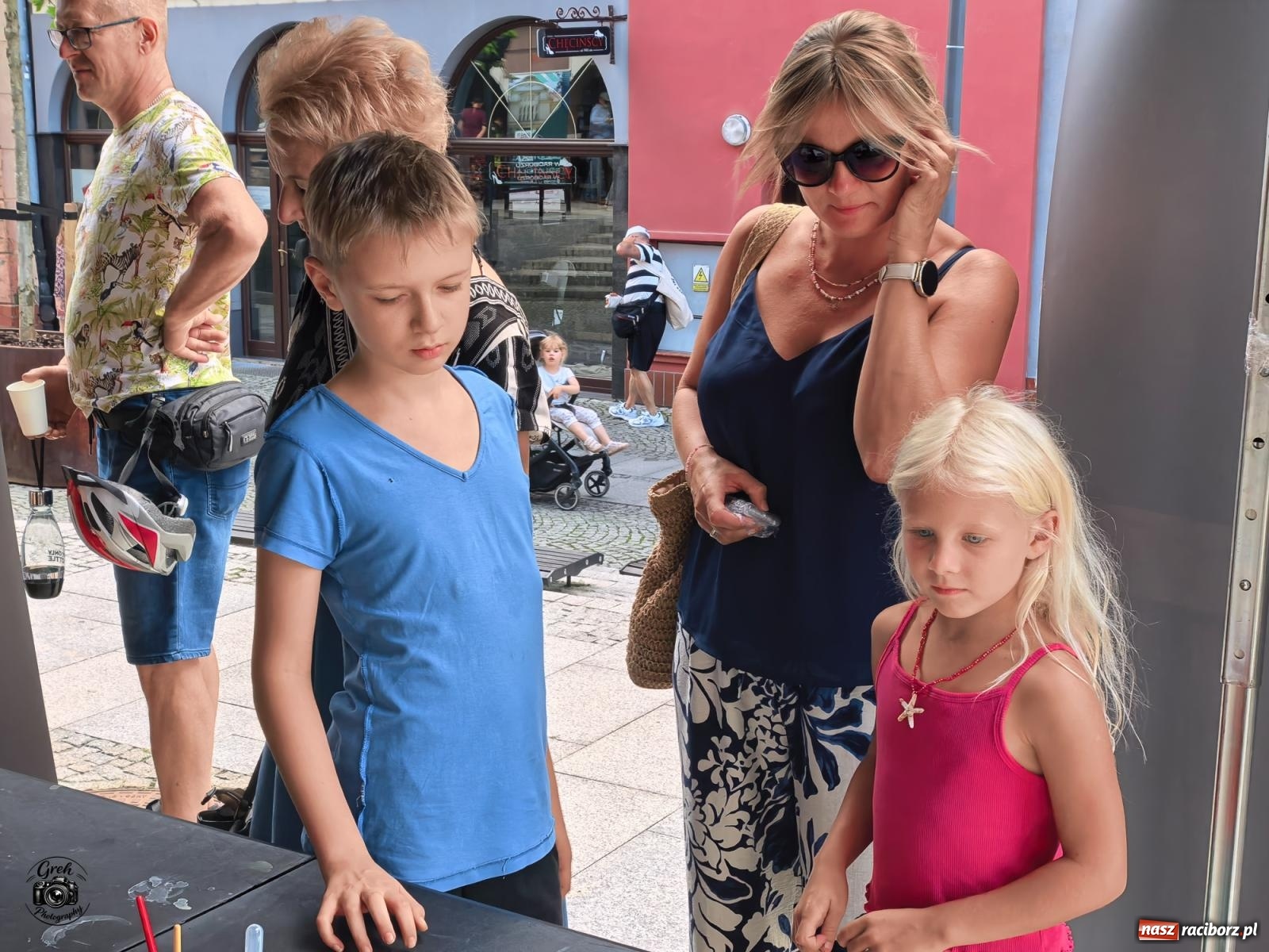 Zdjęcie w galerii na portalu naszraciborz.pl: Racibórz zamienił się w wielkie laboratorium. V Festiwal Odkrywców przyciągnął całe rodziny [FOTO i WIDEO] wiadomości z regionu