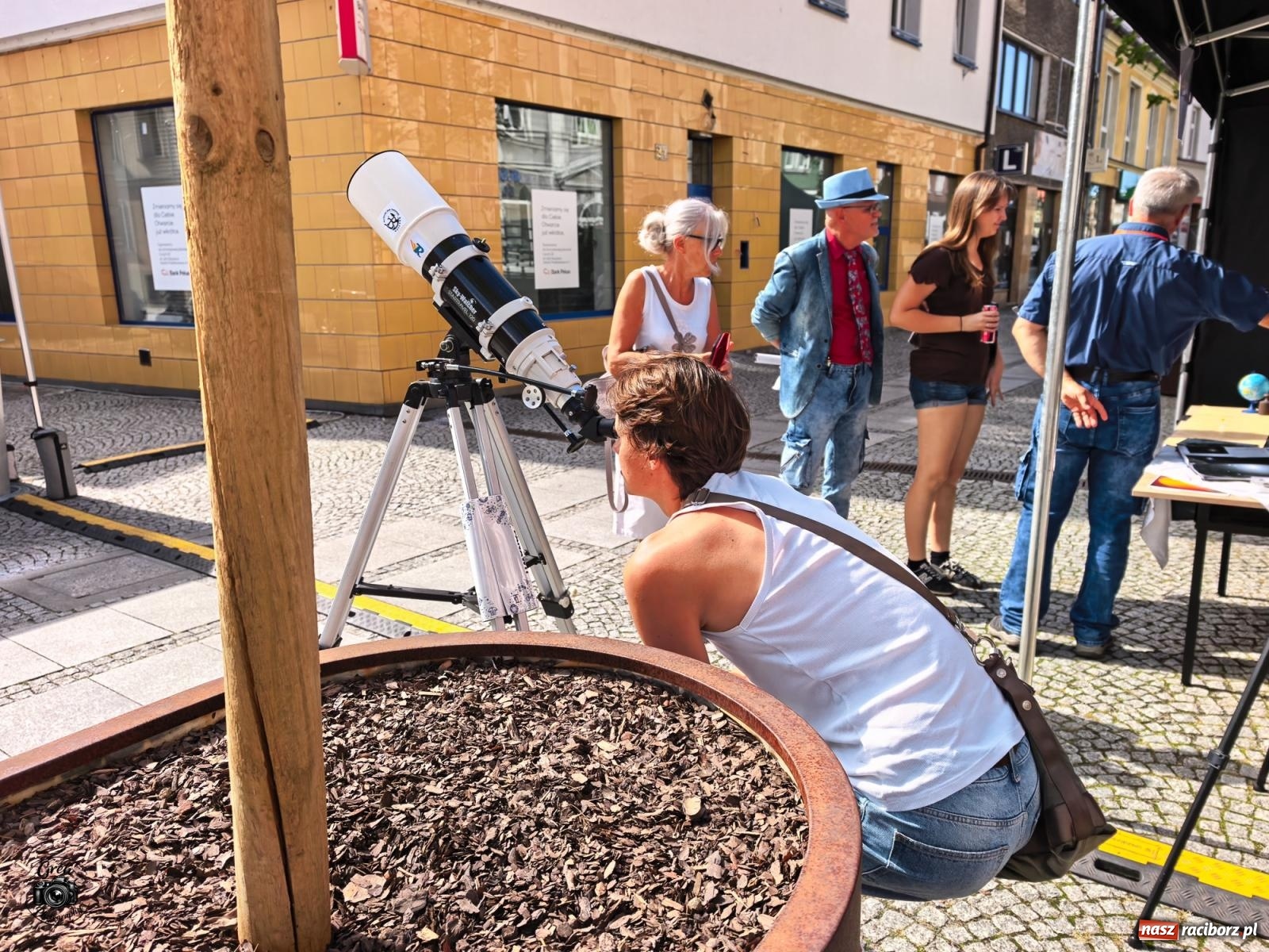 Zdjęcie w galerii na portalu naszraciborz.pl: Racibórz zamienił się w wielkie laboratorium. V Festiwal Odkrywców przyciągnął całe rodziny [FOTO i WIDEO] wiadomości z regionu