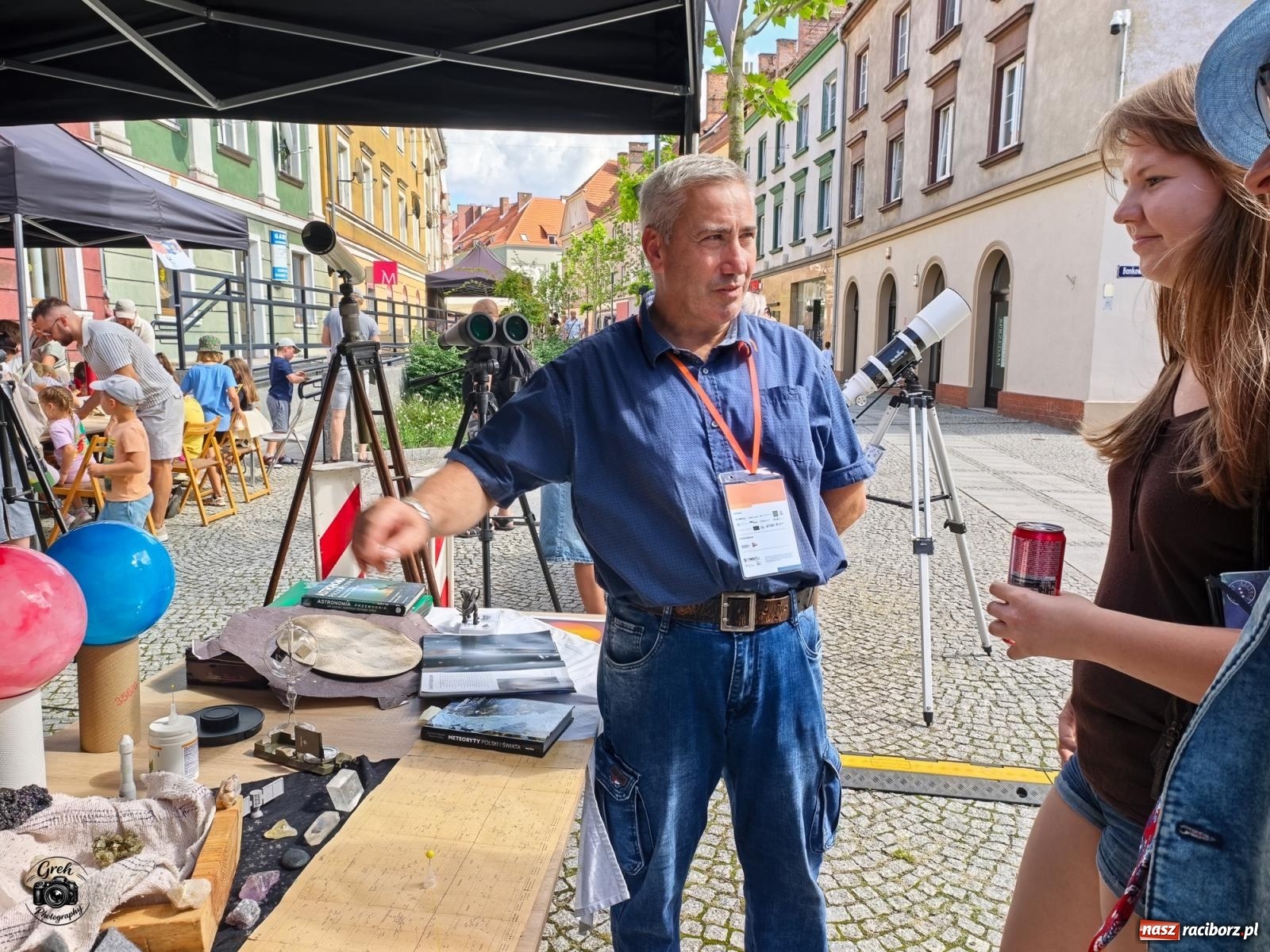 Zdjęcie w galerii na portalu naszraciborz.pl: Racibórz zamienił się w wielkie laboratorium. V Festiwal Odkrywców przyciągnął całe rodziny [FOTO i WIDEO] wiadomości z regionu
