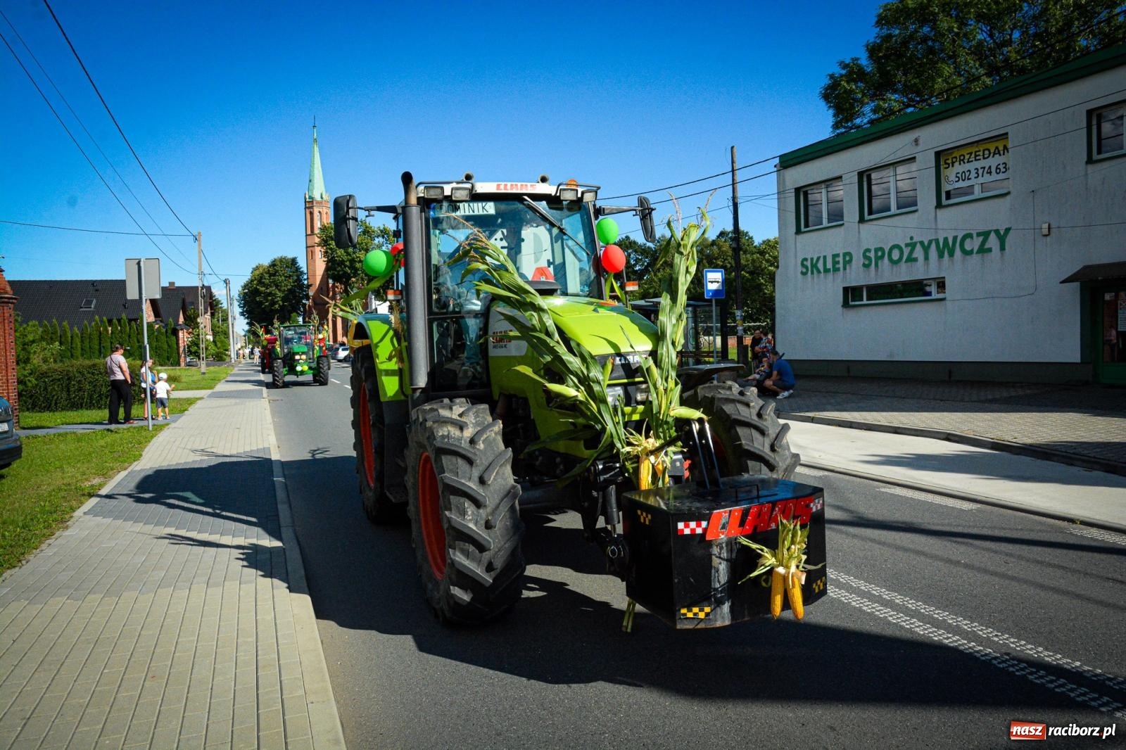 Zdjęcie w galerii na portalu naszraciborz.pl: Barwny korowód i święto plonów. Cyprzanów świętuje dożynki wiadomości z regionu