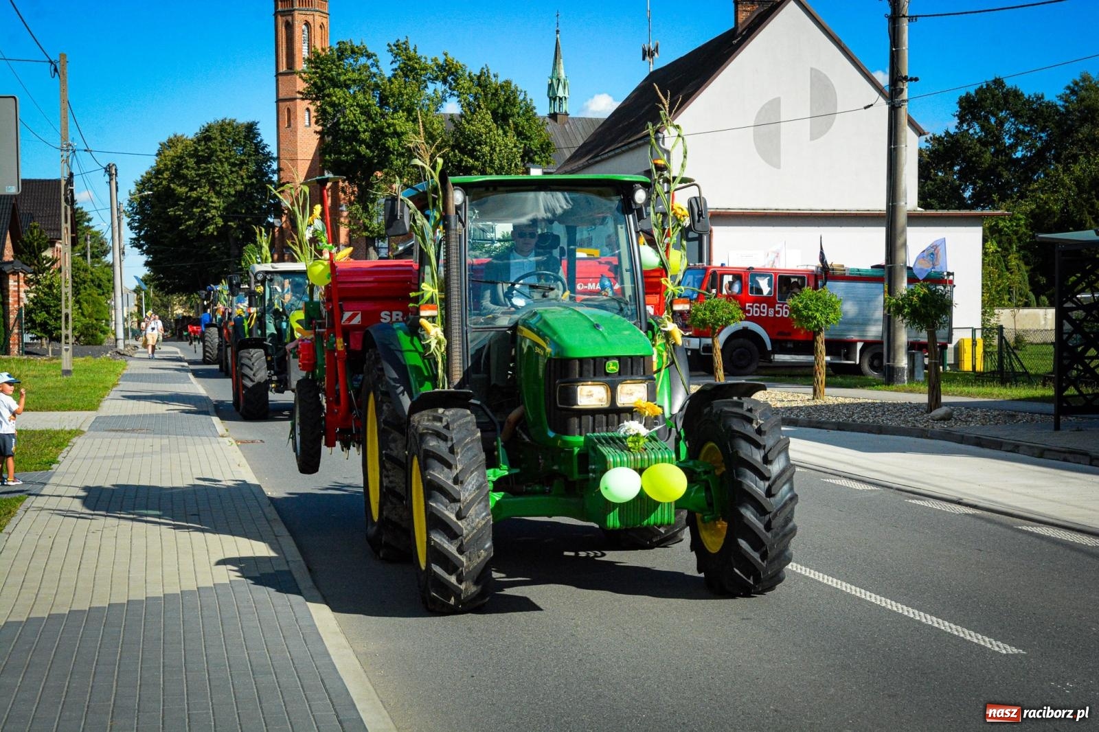 Zdjęcie w galerii na portalu naszraciborz.pl: Barwny korowód i święto plonów. Cyprzanów świętuje dożynki wiadomości z regionu