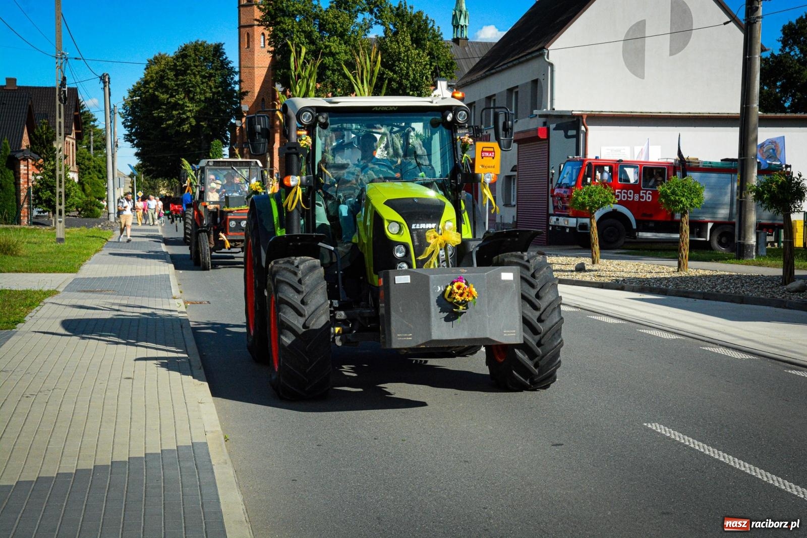 Zdjęcie w galerii na portalu naszraciborz.pl: Barwny korowód i święto plonów. Cyprzanów świętuje dożynki wiadomości z regionu