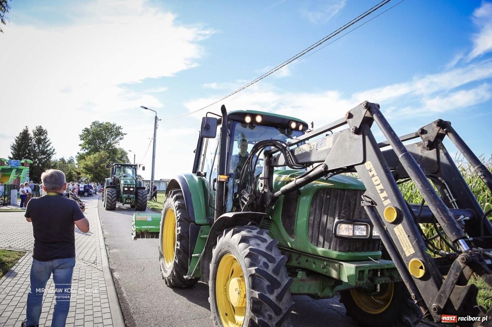Zdjęcie w galerii na portalu naszraciborz.pl: Barwny korowód przejechał ulicami Rudyszwałdu. Tak rozpoczęło się święto plonów wiadomości z regionu