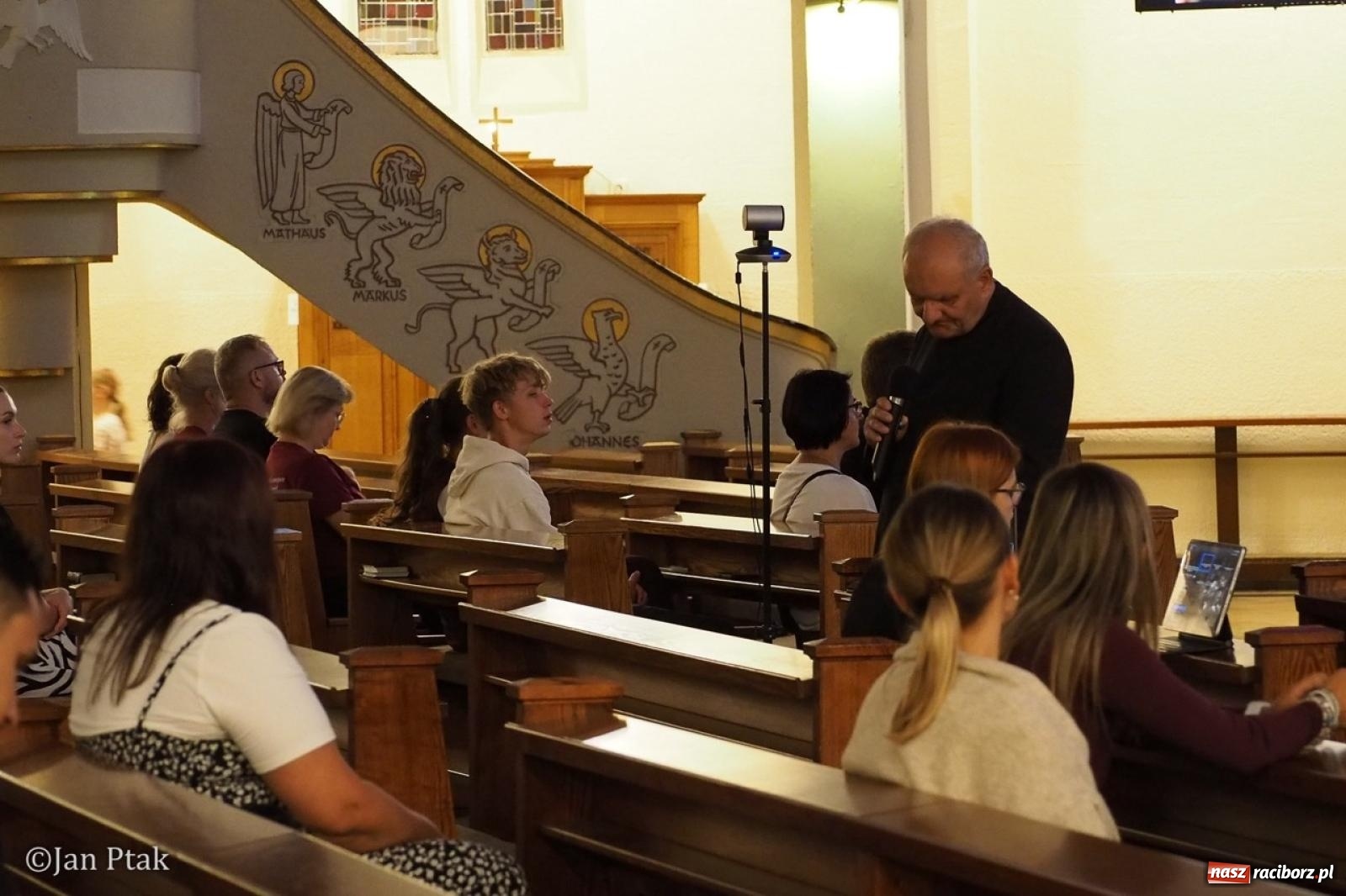 Zdjęcie w galerii na portalu naszraciborz.pl: Trwa XXXV Festiwal Spotkałem Pana w Raciborzu wiadomości z regionu