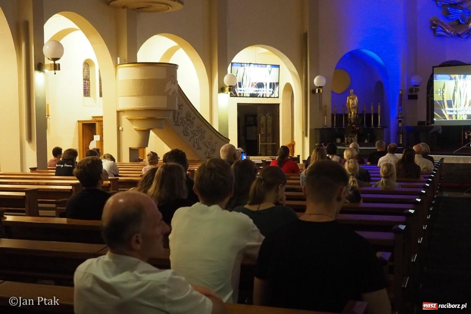 Zdjęcie w galerii na portalu naszraciborz.pl: Trwa XXXV Festiwal Spotkałem Pana w Raciborzu wiadomości z regionu