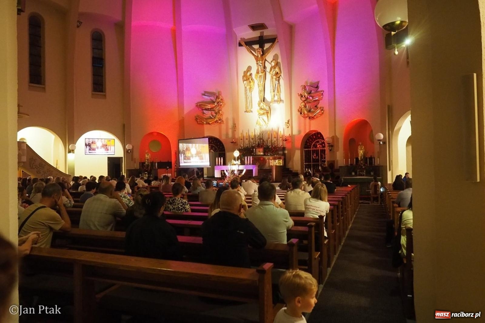 Zdjęcie w galerii na portalu naszraciborz.pl: Trwa XXXV Festiwal Spotkałem Pana w Raciborzu wiadomości z regionu