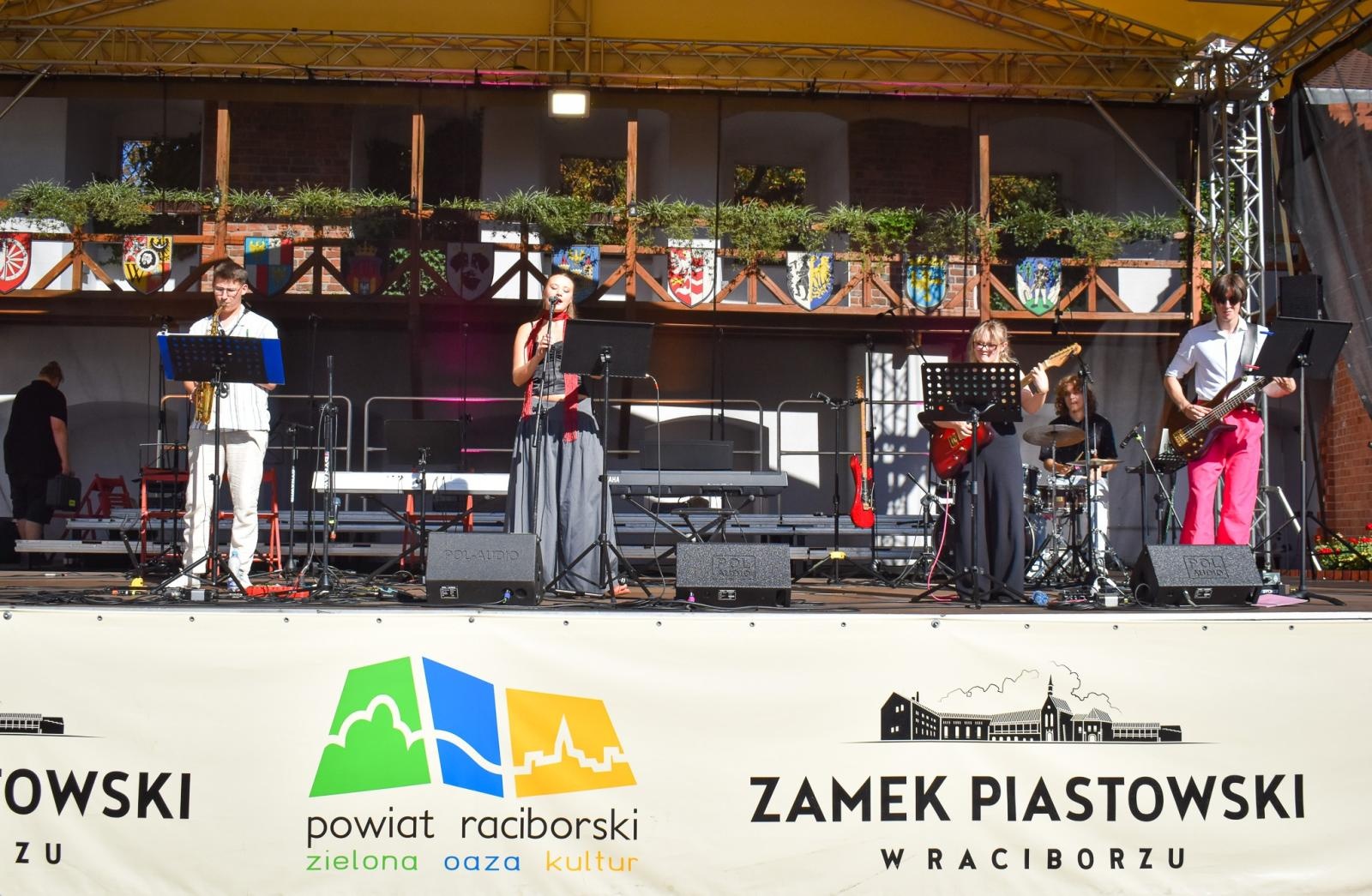 Zdjęcie w galerii na portalu naszraciborz.pl: Muzyka filmowa wypełniła sobotni wieczór na zamku wiadomości z regionu