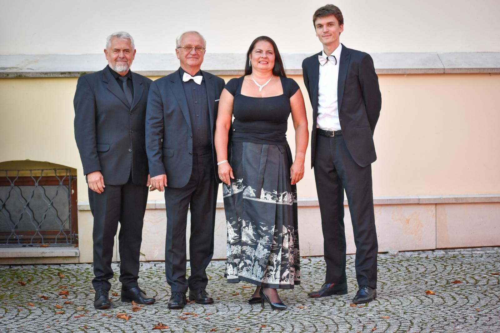 Zdjęcie w galerii na portalu naszraciborz.pl: Muzyka filmowa wypełniła sobotni wieczór na zamku wiadomości z regionu
