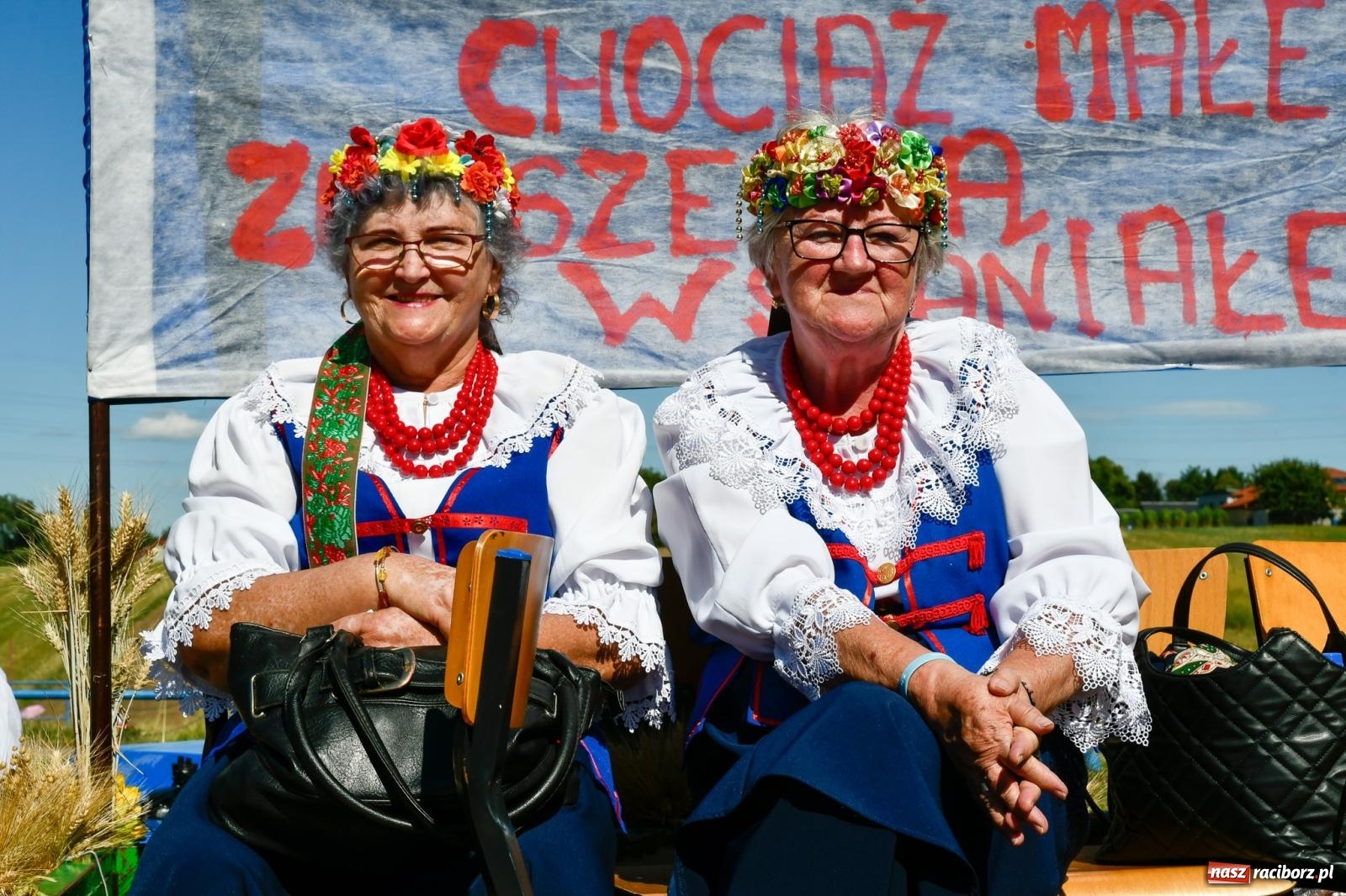 Zdjęcie w galerii na portalu naszraciborz.pl: Dożynkowy korowód ruszył z Pogrzebienia. Święto plonów trwa w Kornowacu [FOTO i WIDEO] wiadomości z regionu
