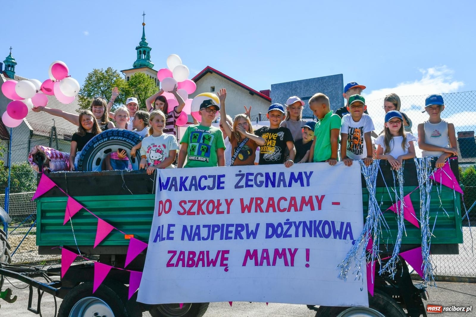 Zdjęcie w galerii na portalu naszraciborz.pl: Dożynkowy korowód ruszył z Pogrzebienia. Święto plonów trwa w Kornowacu [FOTO i WIDEO] wiadomości z regionu