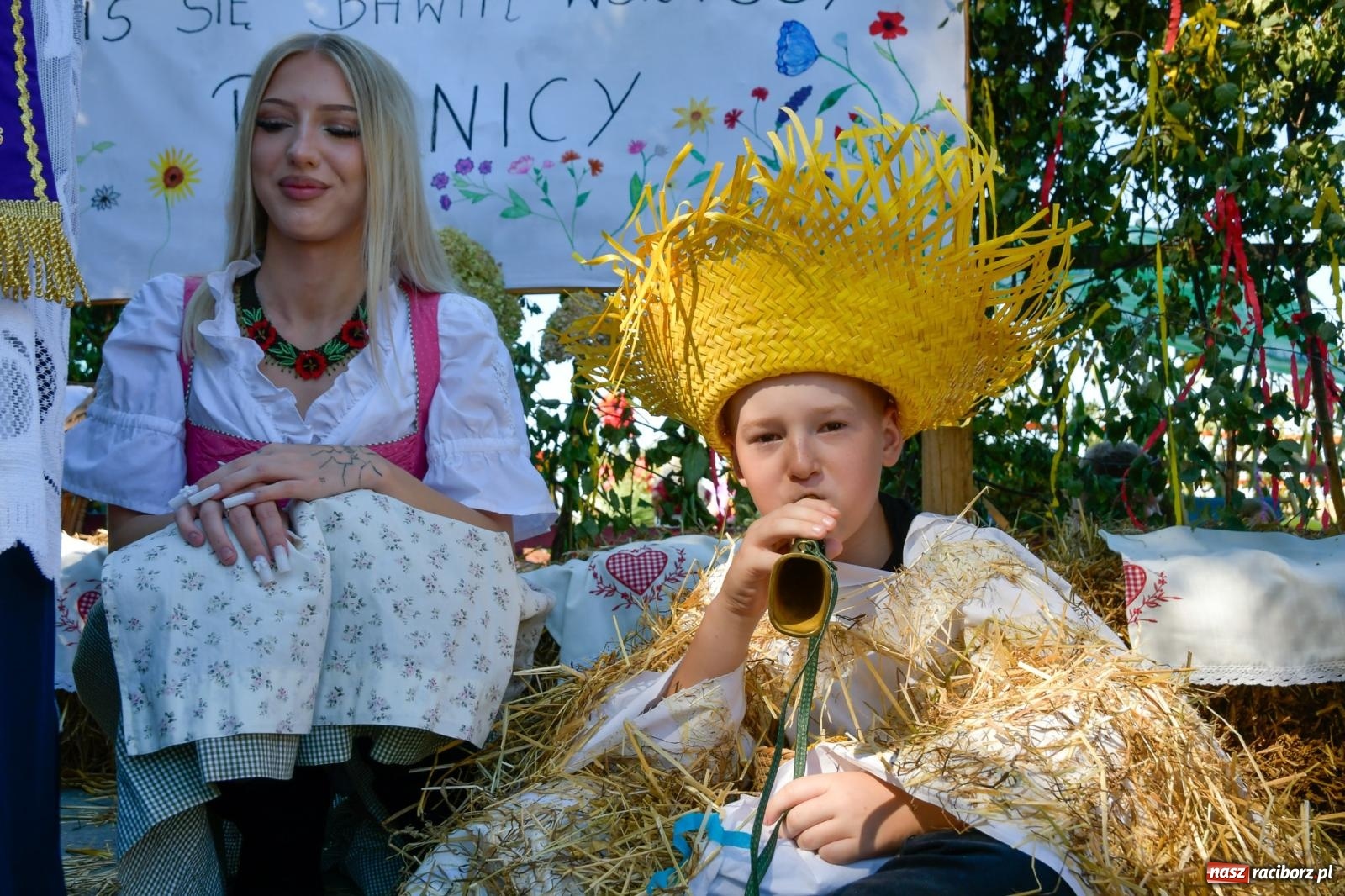 Zdjęcie w galerii na portalu naszraciborz.pl: Dożynkowy korowód ruszył z Pogrzebienia. Święto plonów trwa w Kornowacu [FOTO i WIDEO] wiadomości z regionu