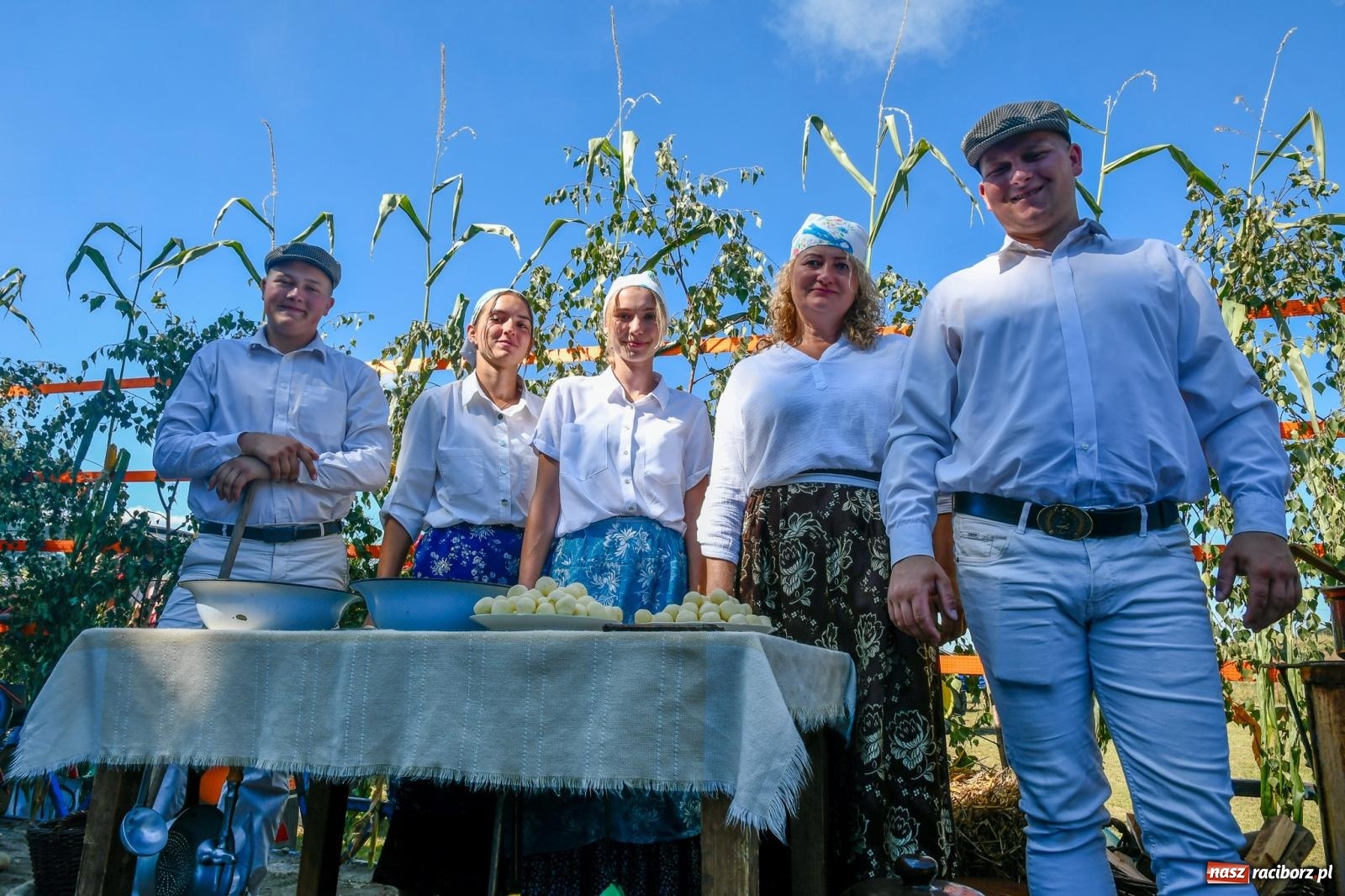 Zdjęcie w galerii na portalu naszraciborz.pl: Dożynkowy korowód ruszył z Pogrzebienia. Święto plonów trwa w Kornowacu [FOTO i WIDEO] wiadomości z regionu