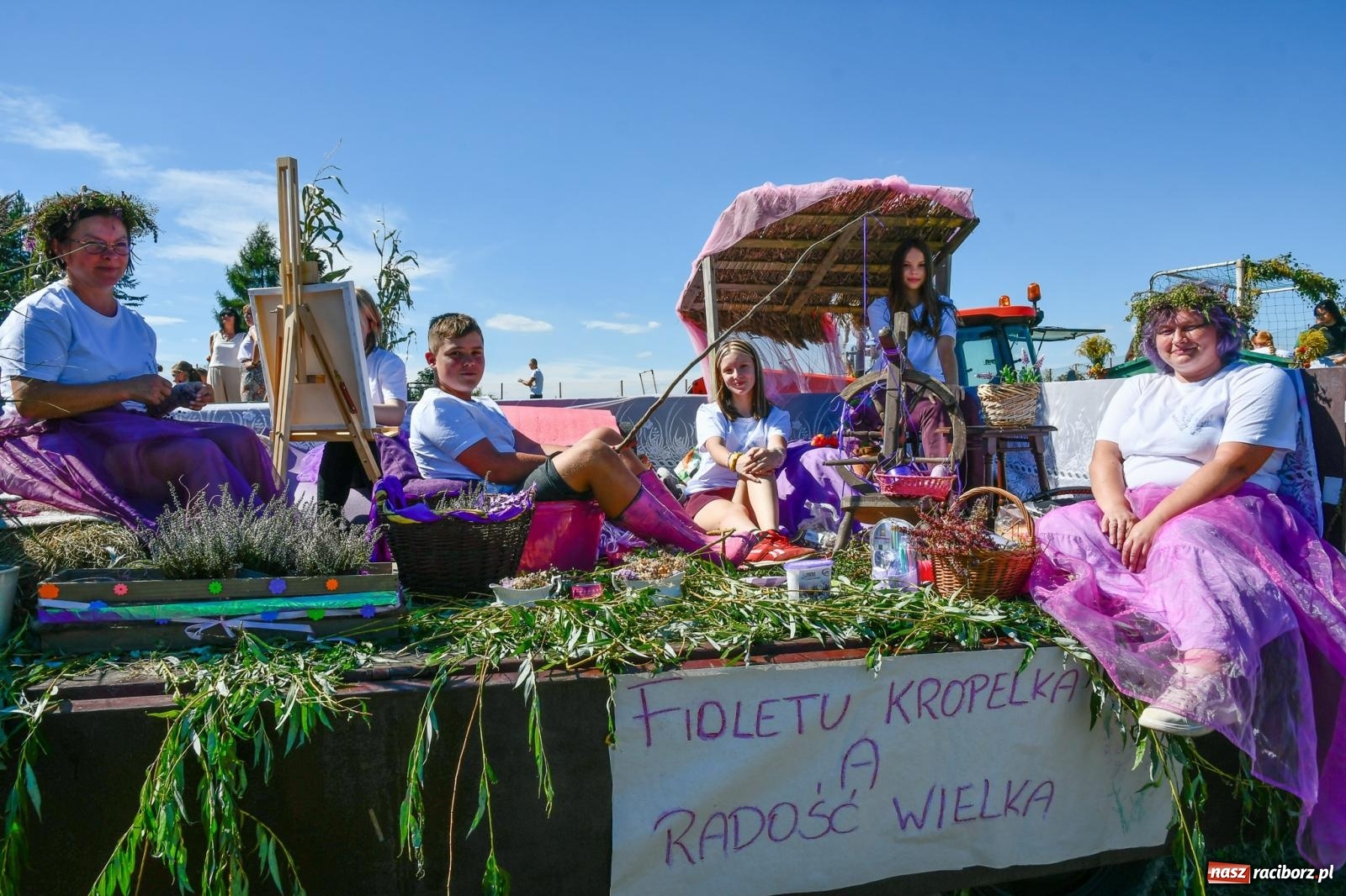 Zdjęcie w galerii na portalu naszraciborz.pl: Dożynkowy korowód ruszył z Pogrzebienia. Święto plonów trwa w Kornowacu [FOTO i WIDEO] wiadomości z regionu