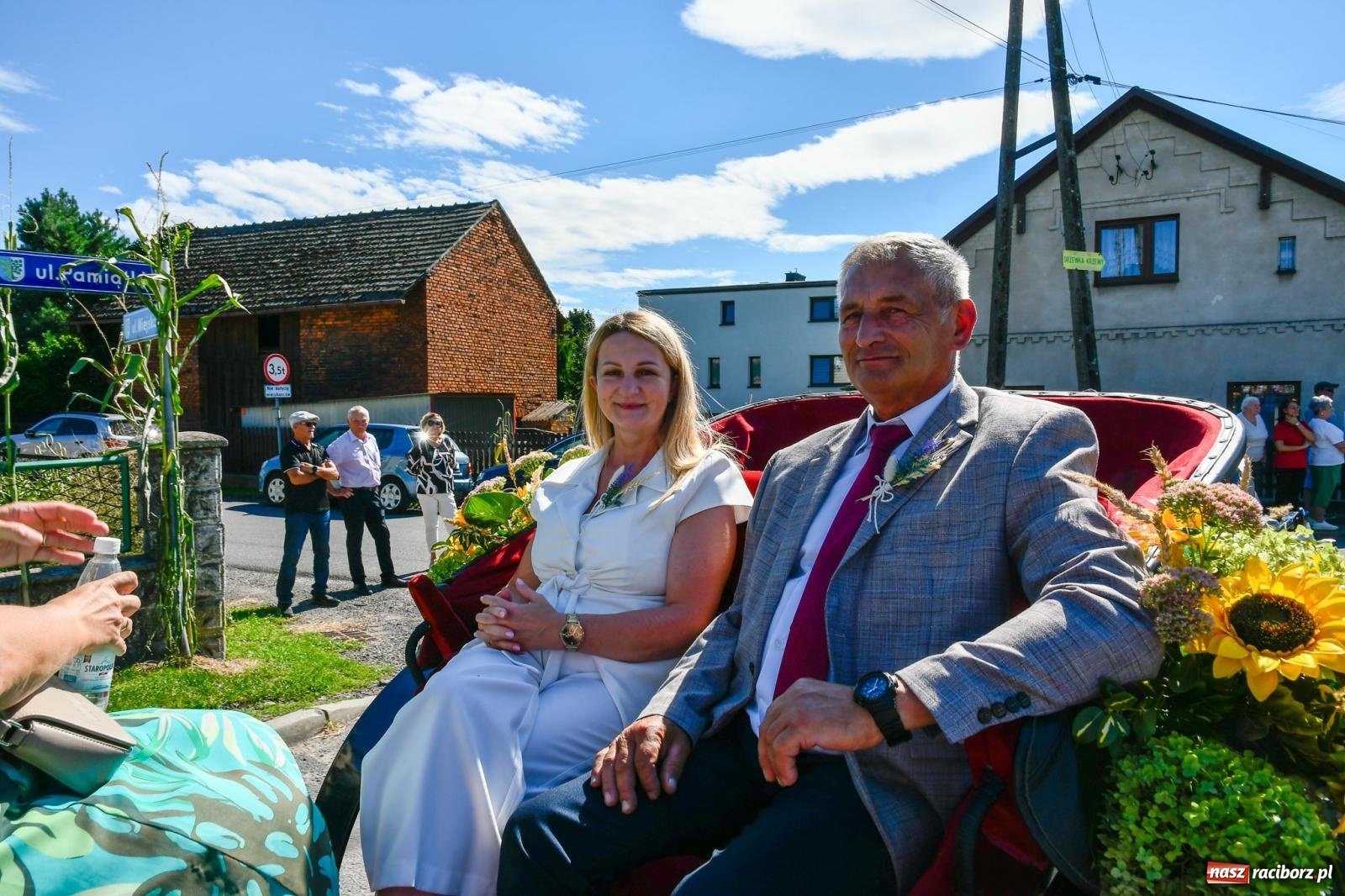 Zdjęcie w galerii na portalu naszraciborz.pl: Dożynkowy korowód ruszył z Pogrzebienia. Święto plonów trwa w Kornowacu [FOTO i WIDEO] wiadomości z regionu