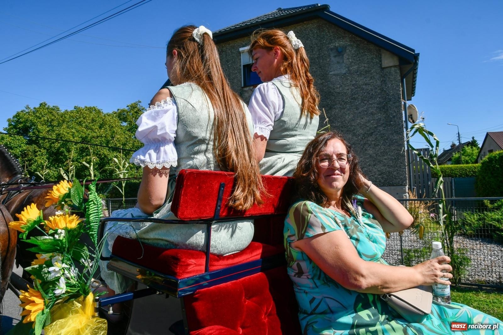 Zdjęcie w galerii na portalu naszraciborz.pl: Dożynkowy korowód ruszył z Pogrzebienia. Święto plonów trwa w Kornowacu [FOTO i WIDEO] wiadomości z regionu