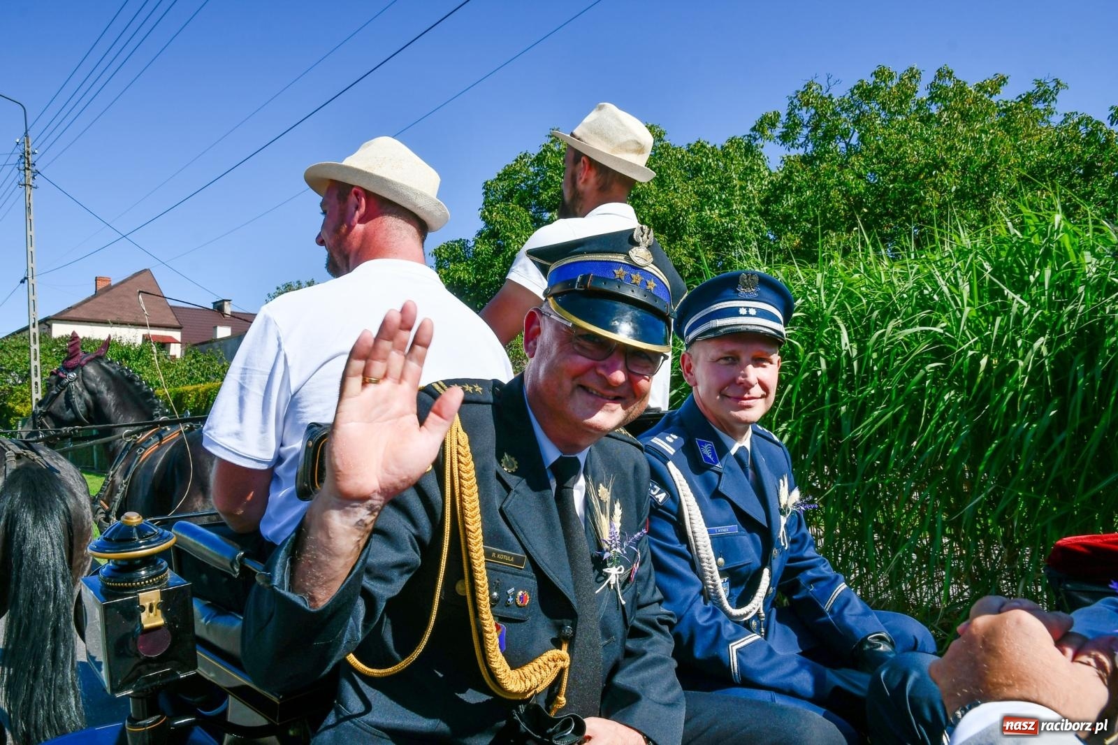 Zdjęcie w galerii na portalu naszraciborz.pl: Dożynkowy korowód ruszył z Pogrzebienia. Święto plonów trwa w Kornowacu [FOTO i WIDEO] wiadomości z regionu