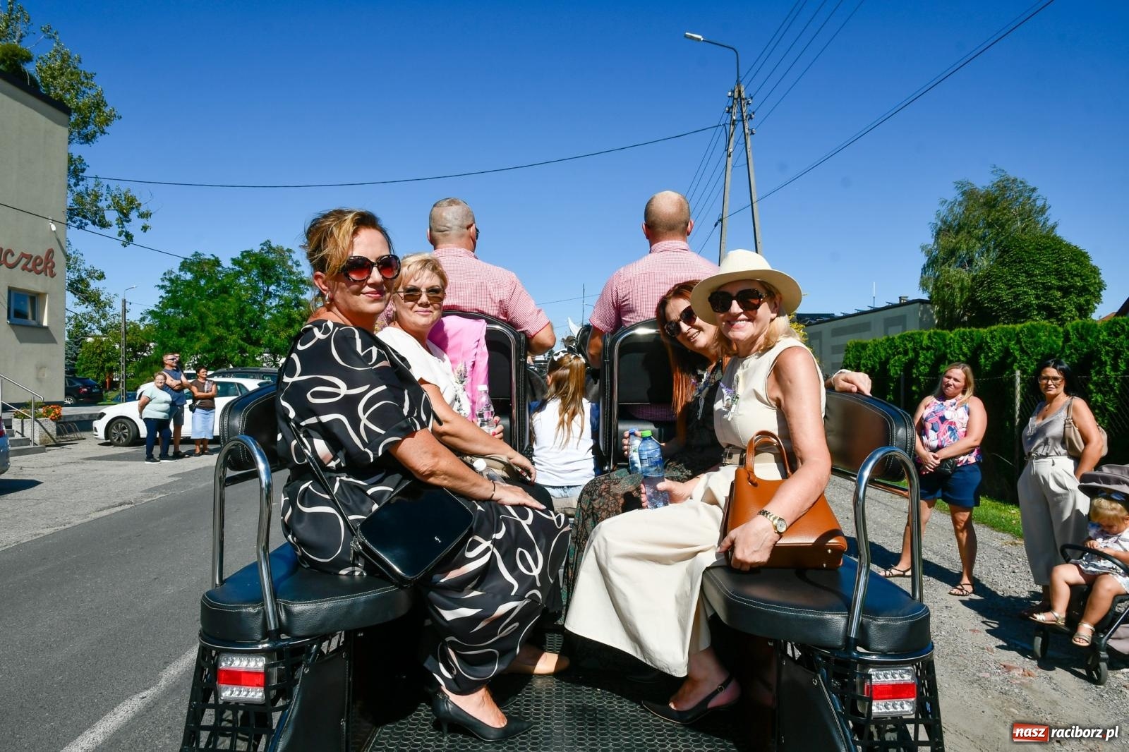 Zdjęcie w galerii na portalu naszraciborz.pl: Dożynkowy korowód ruszył z Pogrzebienia. Święto plonów trwa w Kornowacu [FOTO i WIDEO] wiadomości z regionu