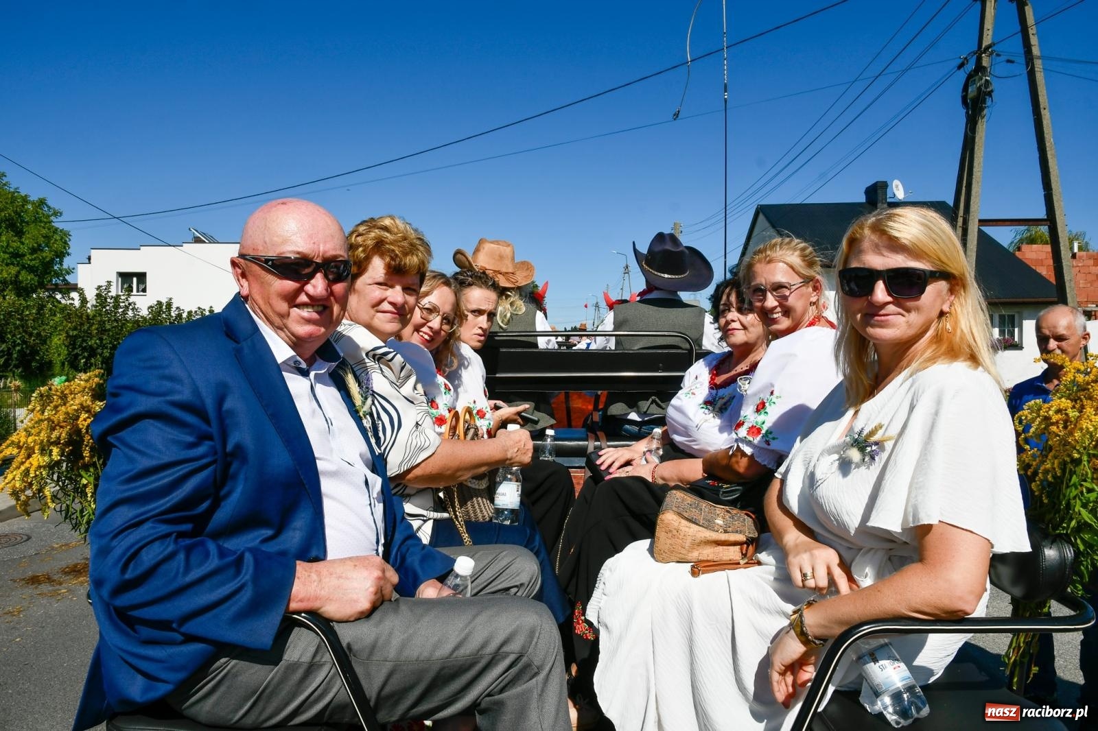 Zdjęcie w galerii na portalu naszraciborz.pl: Dożynkowy korowód ruszył z Pogrzebienia. Święto plonów trwa w Kornowacu [FOTO i WIDEO] wiadomości z regionu