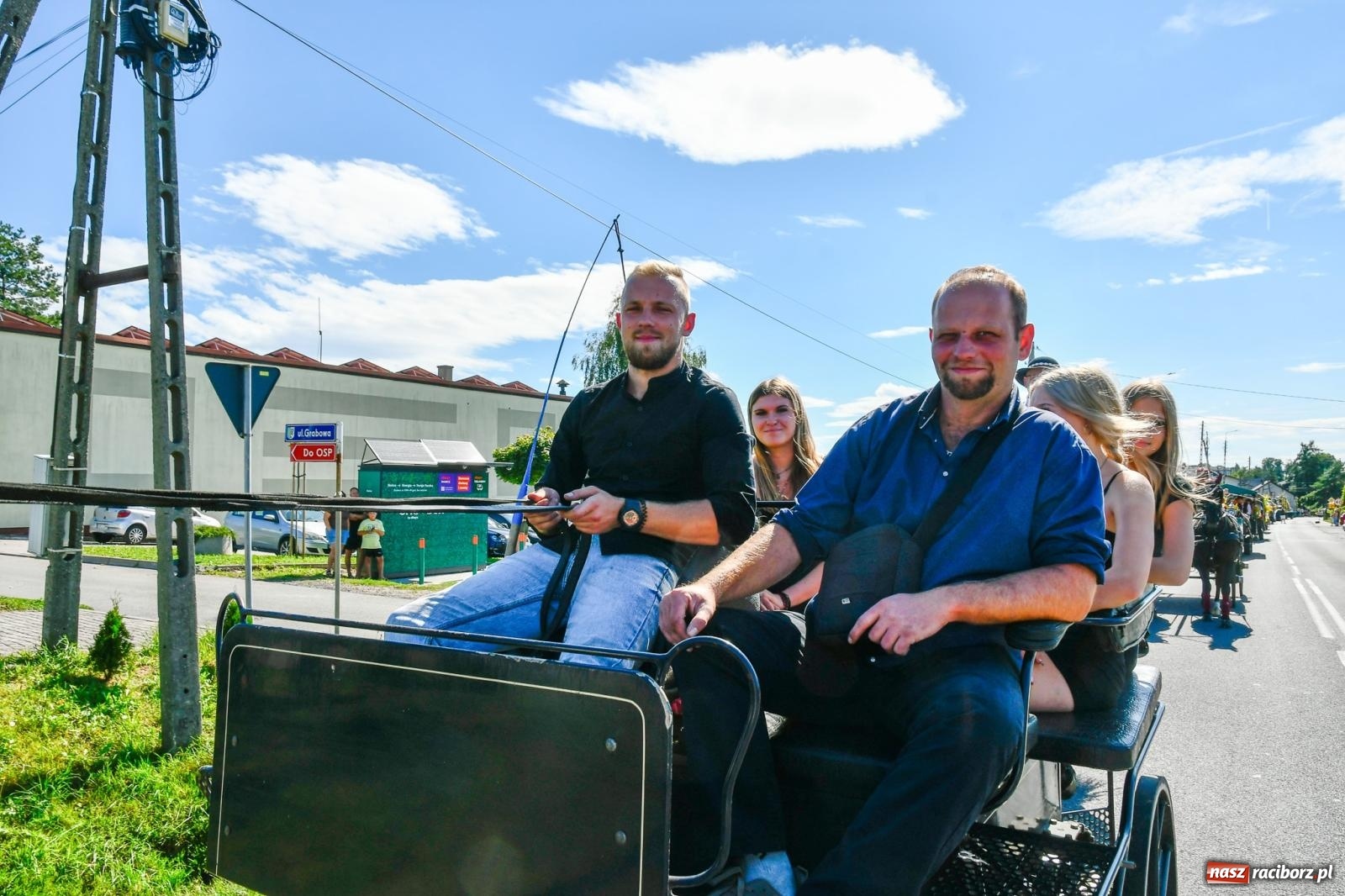 Zdjęcie w galerii na portalu naszraciborz.pl: Dożynkowy korowód ruszył z Pogrzebienia. Święto plonów trwa w Kornowacu [FOTO i WIDEO] wiadomości z regionu