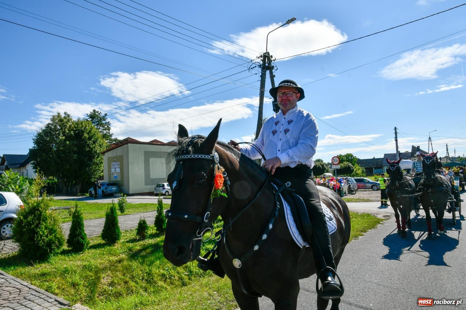 Zdjęcie w galerii na portalu naszraciborz.pl: Dożynkowy korowód ruszył z Pogrzebienia. Święto plonów trwa w Kornowacu [FOTO i WIDEO] wiadomości z regionu