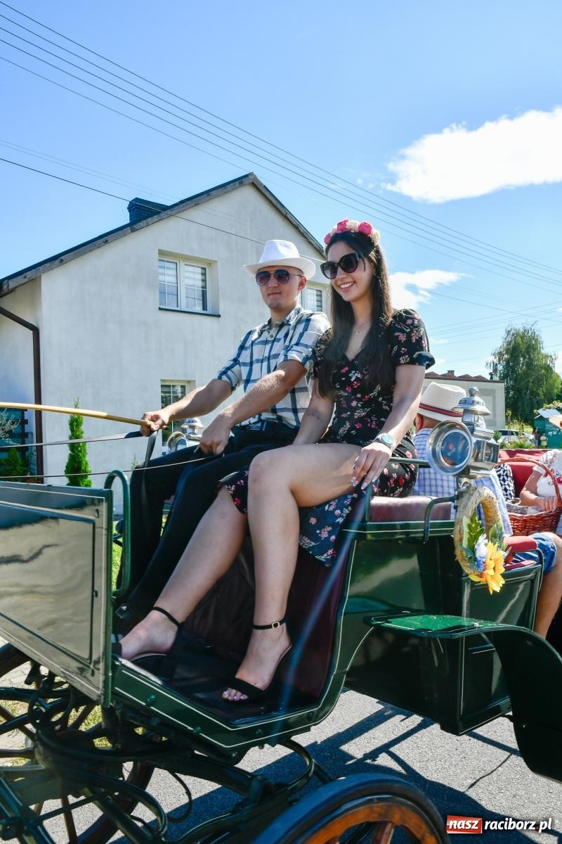 Zdjęcie w galerii na portalu naszraciborz.pl: Dożynkowy korowód ruszył z Pogrzebienia. Święto plonów trwa w Kornowacu [FOTO i WIDEO] wiadomości z regionu