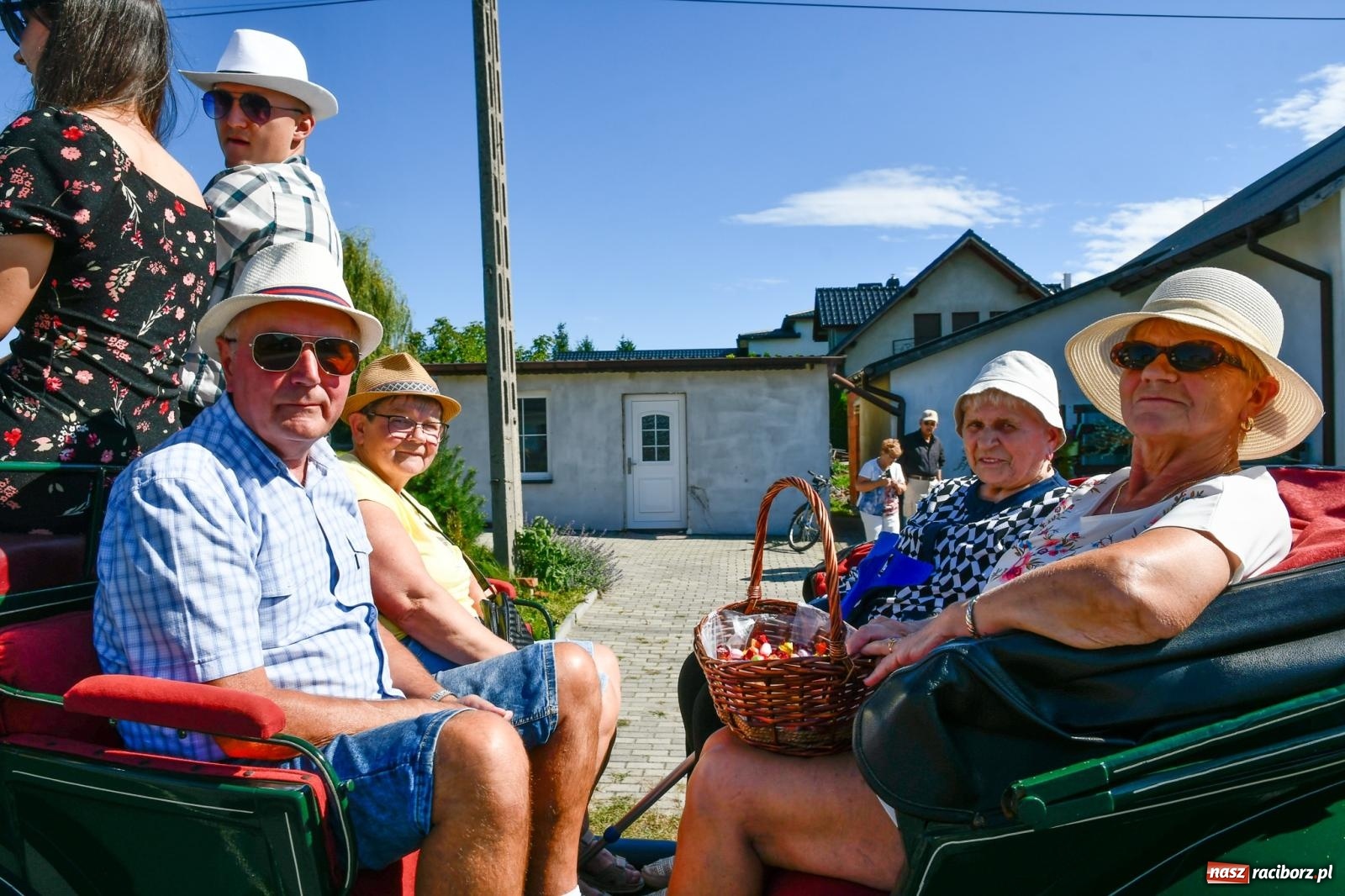 Zdjęcie w galerii na portalu naszraciborz.pl: Dożynkowy korowód ruszył z Pogrzebienia. Święto plonów trwa w Kornowacu [FOTO i WIDEO] wiadomości z regionu