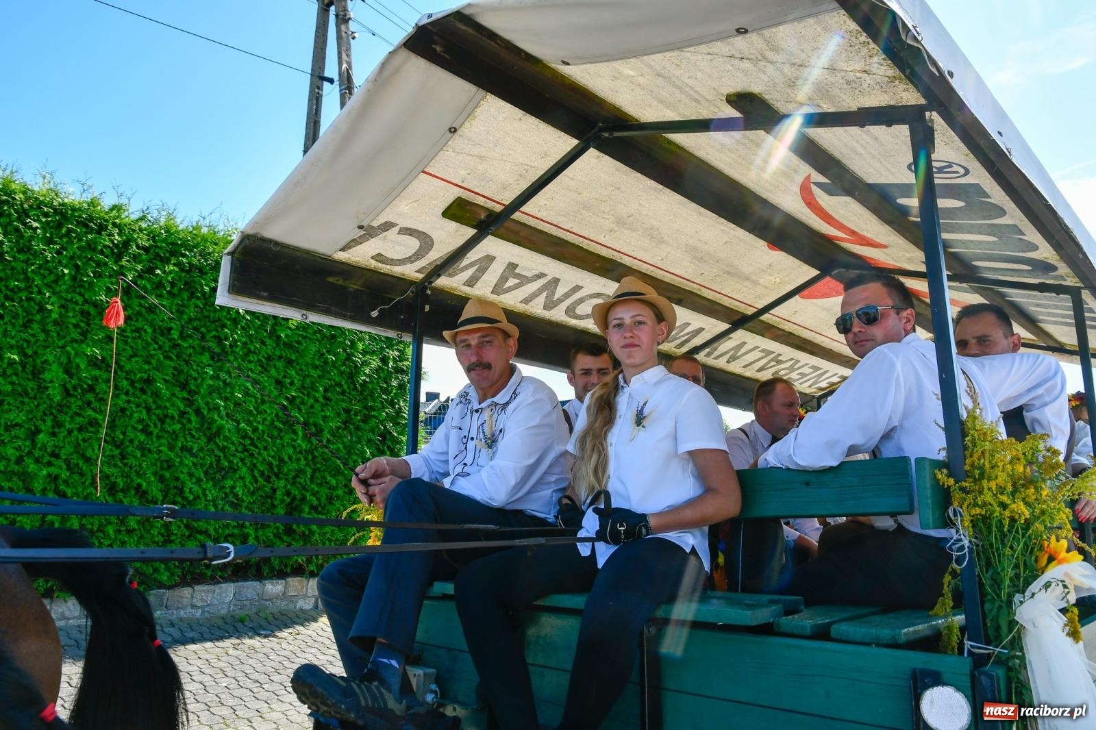 Zdjęcie w galerii na portalu naszraciborz.pl: Dożynkowy korowód ruszył z Pogrzebienia. Święto plonów trwa w Kornowacu [FOTO i WIDEO] wiadomości z regionu