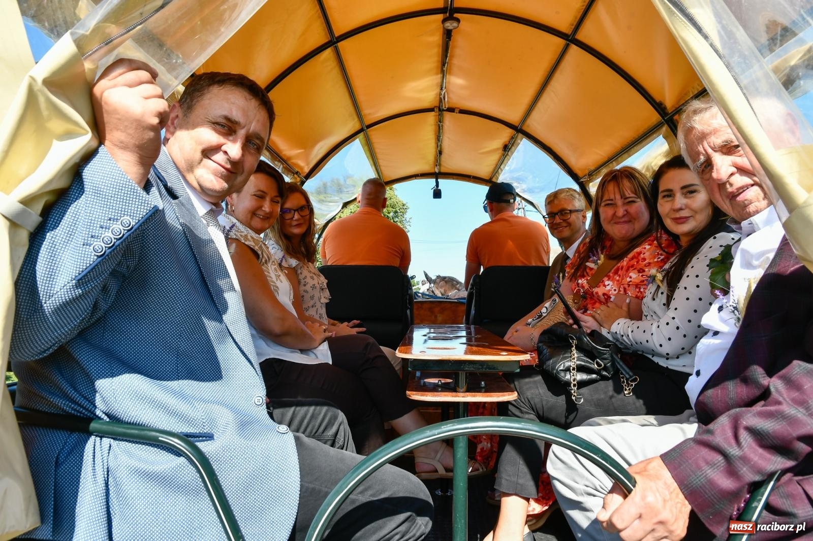 Zdjęcie w galerii na portalu naszraciborz.pl: Dożynkowy korowód ruszył z Pogrzebienia. Święto plonów trwa w Kornowacu [FOTO i WIDEO] wiadomości z regionu