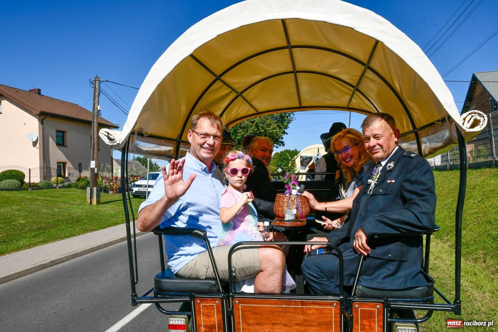 Zdjęcie w galerii na portalu naszraciborz.pl: Dożynkowy korowód ruszył z Pogrzebienia. Święto plonów trwa w Kornowacu [FOTO i WIDEO] wiadomości z regionu