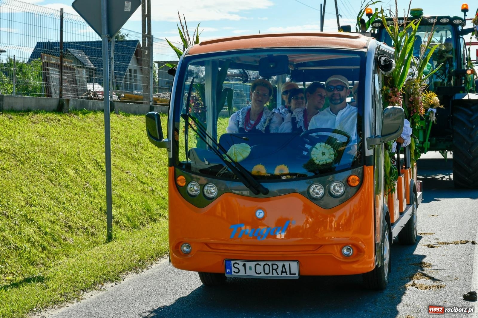 Zdjęcie w galerii na portalu naszraciborz.pl: Dożynkowy korowód ruszył z Pogrzebienia. Święto plonów trwa w Kornowacu [FOTO i WIDEO] wiadomości z regionu