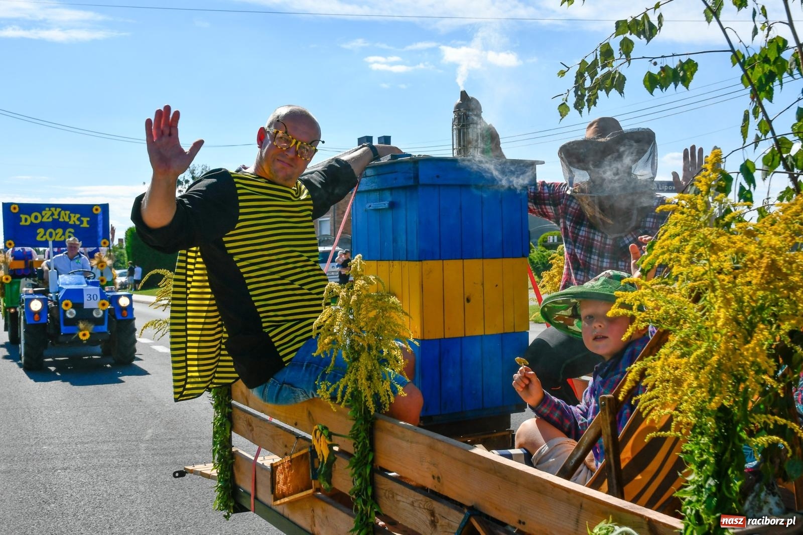 Zdjęcie w galerii na portalu naszraciborz.pl: Dożynkowy korowód ruszył z Pogrzebienia. Święto plonów trwa w Kornowacu [FOTO i WIDEO] wiadomości z regionu