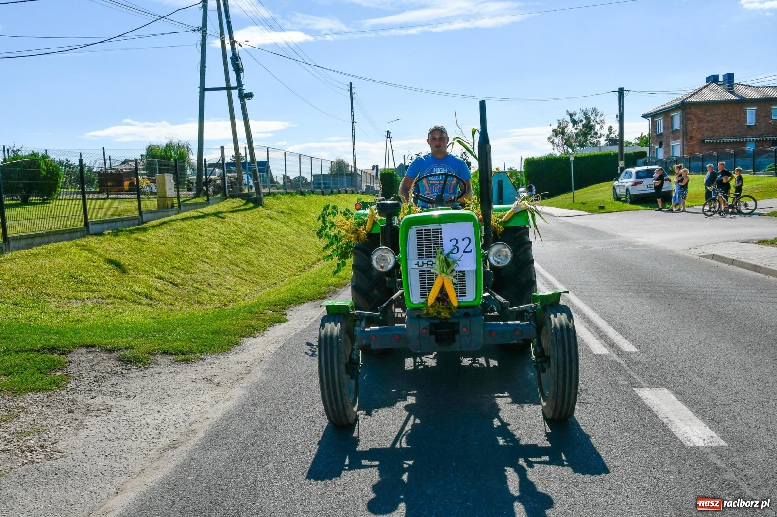 Zdjęcie w galerii na portalu naszraciborz.pl: Dożynkowy korowód ruszył z Pogrzebienia. Święto plonów trwa w Kornowacu [FOTO i WIDEO] wiadomości z regionu