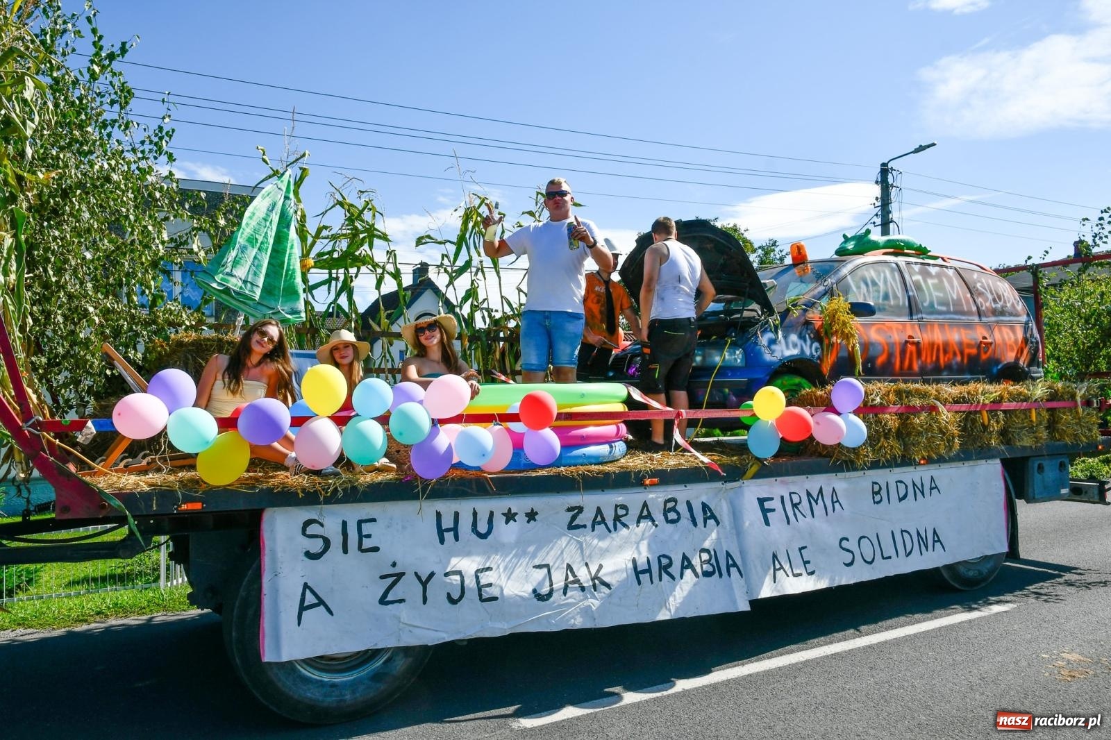 Zdjęcie w galerii na portalu naszraciborz.pl: Dożynkowy korowód ruszył z Pogrzebienia. Święto plonów trwa w Kornowacu [FOTO i WIDEO] wiadomości z regionu