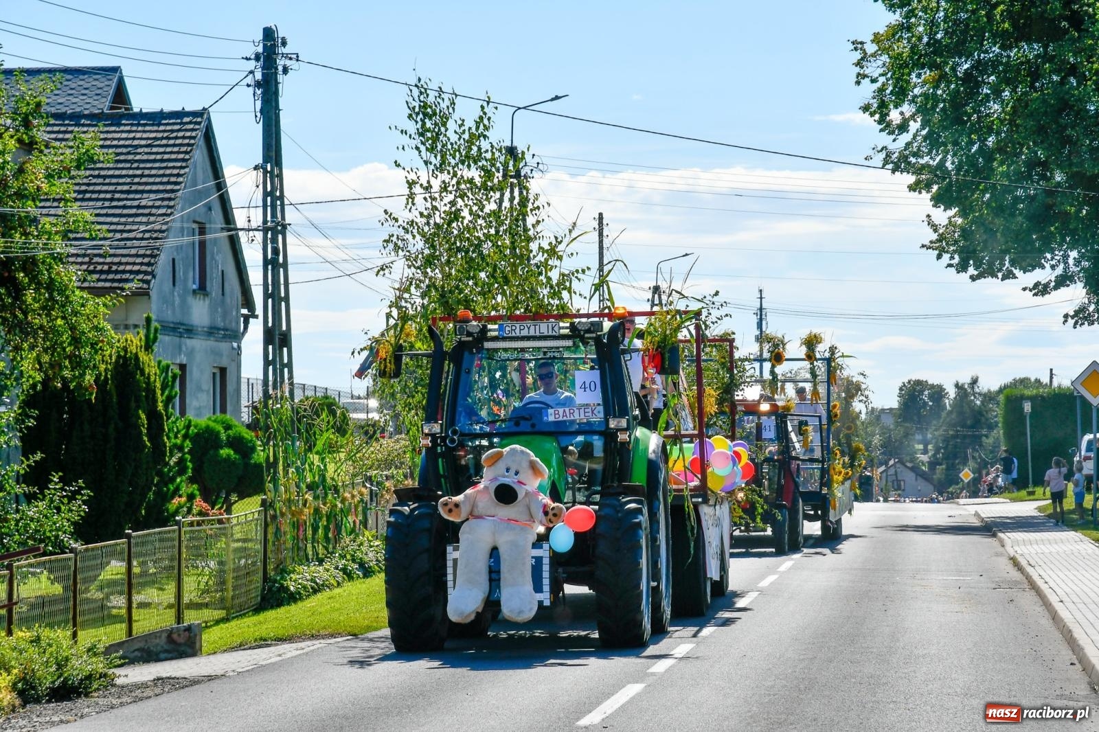 Zdjęcie w galerii na portalu naszraciborz.pl: Dożynkowy korowód ruszył z Pogrzebienia. Święto plonów trwa w Kornowacu [FOTO i WIDEO] wiadomości z regionu