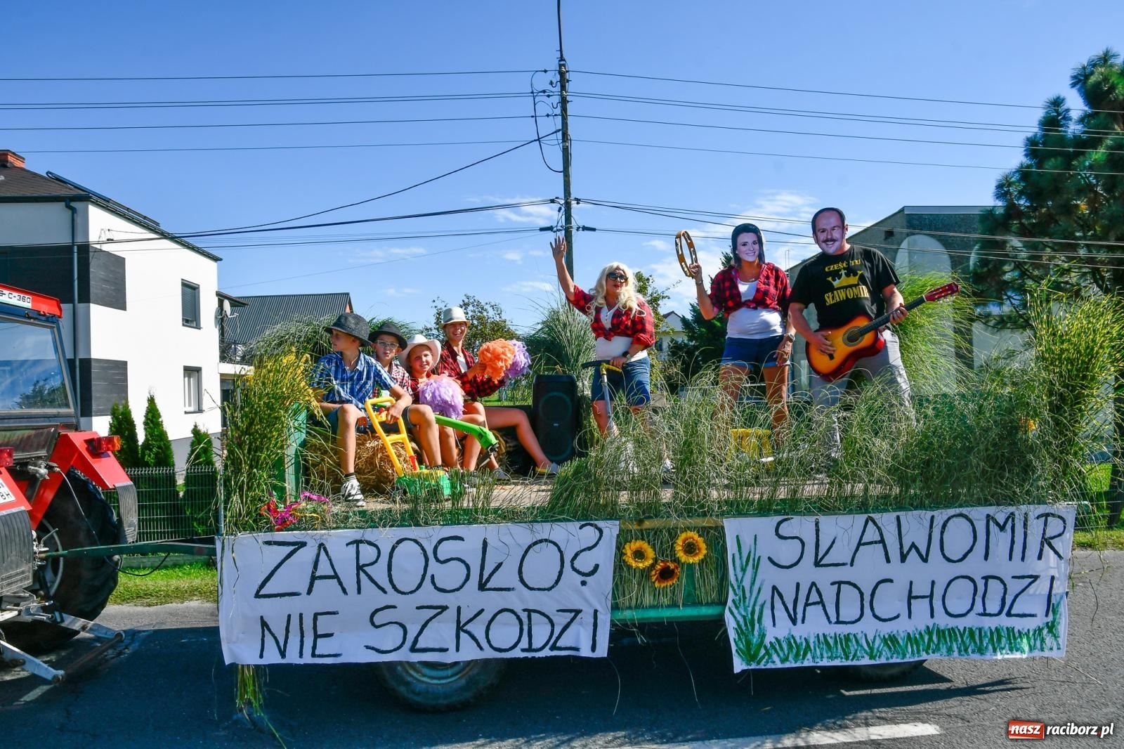 Zdjęcie w galerii na portalu naszraciborz.pl: Dożynkowy korowód ruszył z Pogrzebienia. Święto plonów trwa w Kornowacu [FOTO i WIDEO] wiadomości z regionu