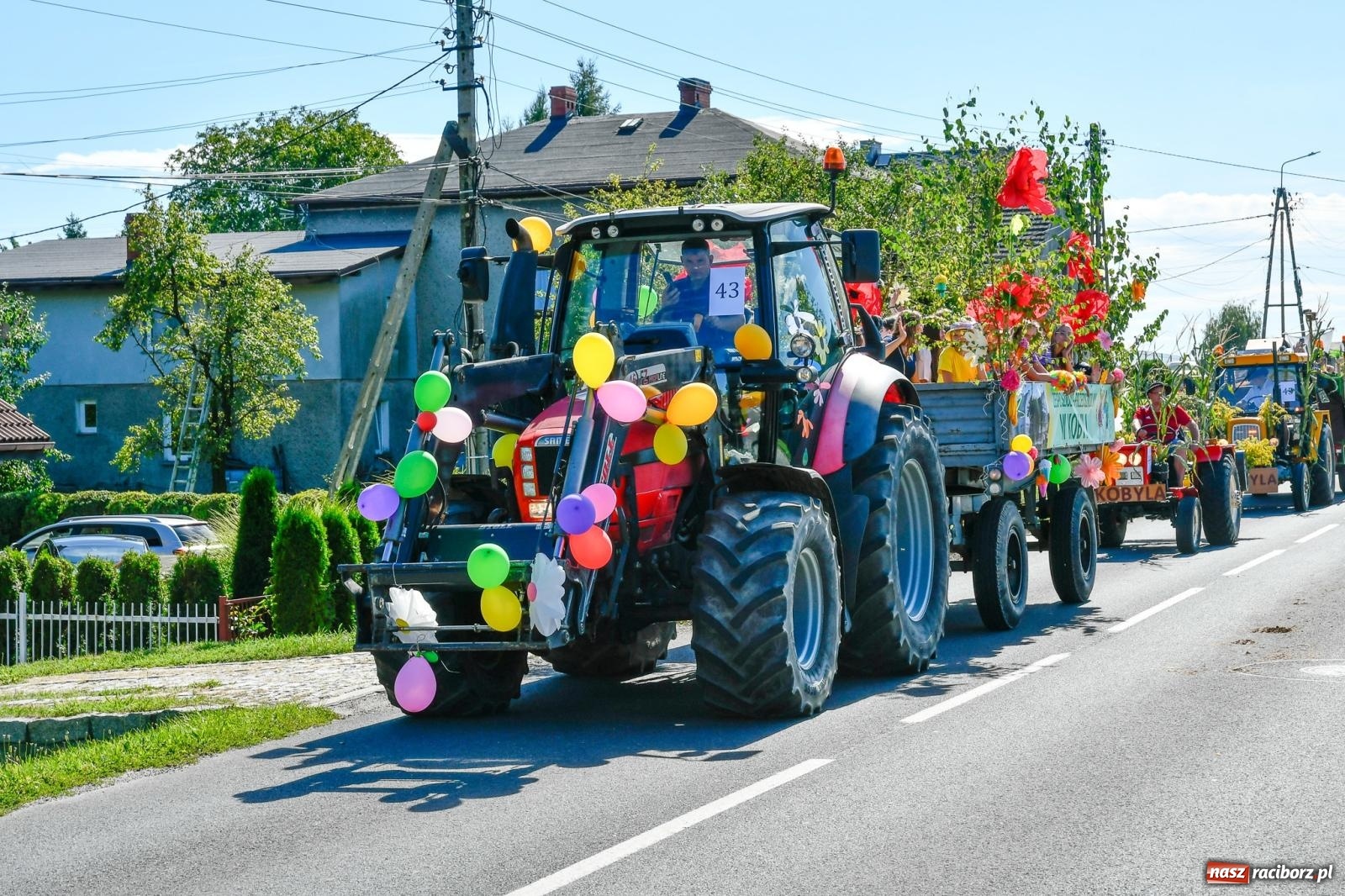 Zdjęcie w galerii na portalu naszraciborz.pl: Dożynkowy korowód ruszył z Pogrzebienia. Święto plonów trwa w Kornowacu [FOTO i WIDEO] wiadomości z regionu