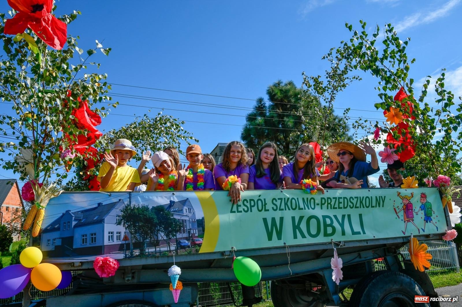 Zdjęcie w galerii na portalu naszraciborz.pl: Dożynkowy korowód ruszył z Pogrzebienia. Święto plonów trwa w Kornowacu [FOTO i WIDEO] wiadomości z regionu