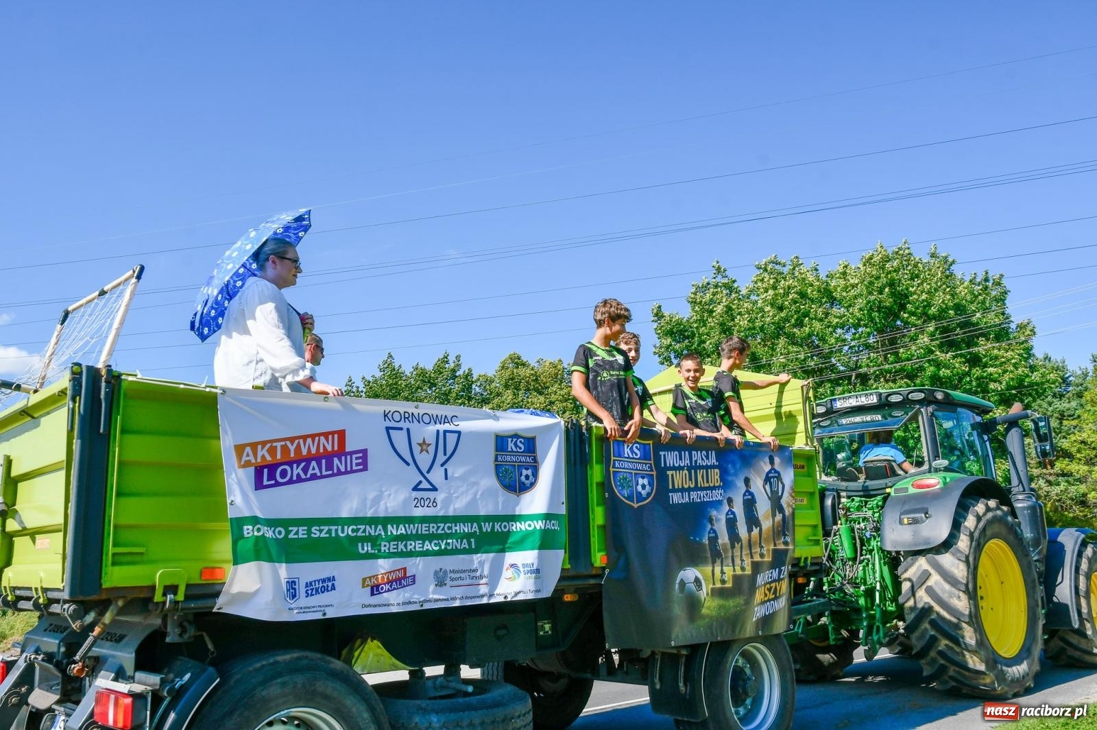 Zdjęcie w galerii na portalu naszraciborz.pl: Dożynkowy korowód ruszył z Pogrzebienia. Święto plonów trwa w Kornowacu [FOTO i WIDEO] wiadomości z regionu