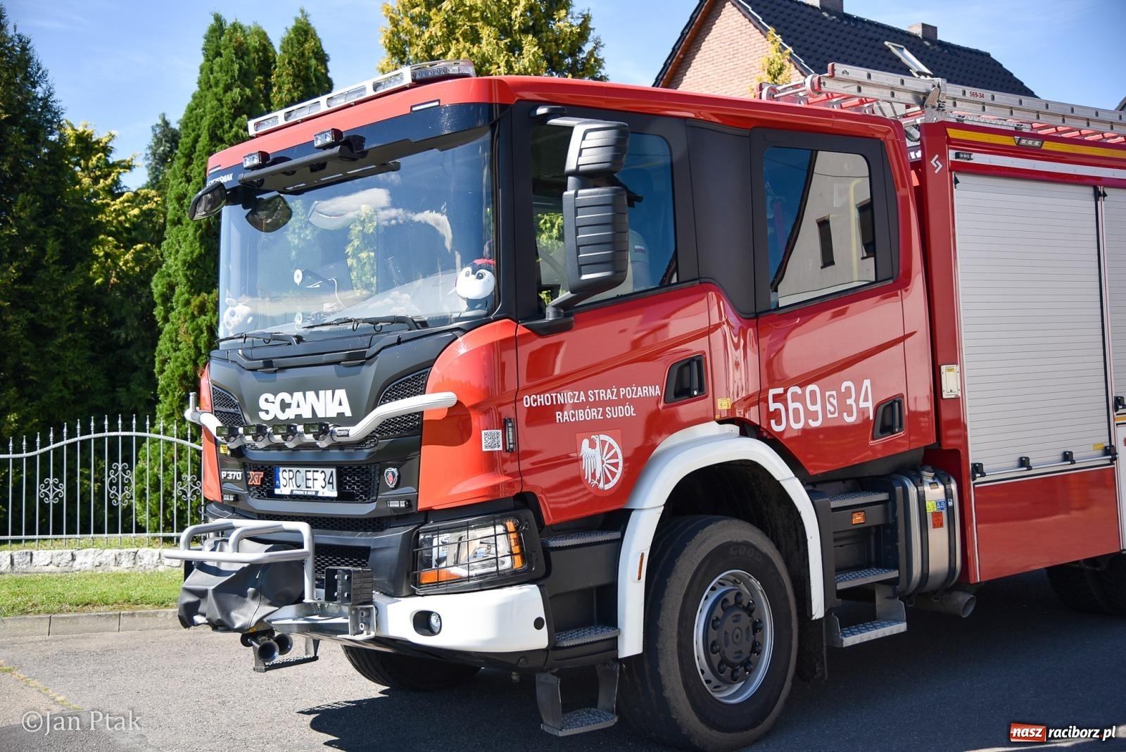 Zdjęcie w galerii na portalu naszraciborz.pl: Korowód dożynkowy przejechał przez Sudół. Rolnicza dzielnica Raciborza dziękuje za plony [FOTO i WIDEO] wiadomości z regionu