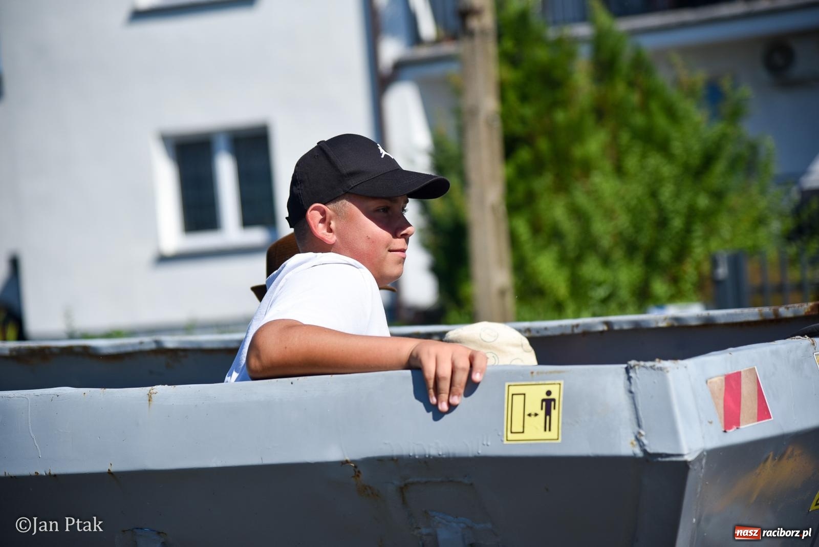Zdjęcie w galerii na portalu naszraciborz.pl: Korowód dożynkowy przejechał przez Sudół. Rolnicza dzielnica Raciborza dziękuje za plony [FOTO i WIDEO] wiadomości z regionu