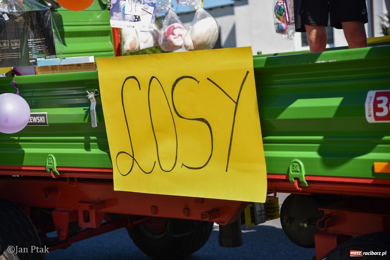 Zdjęcie w galerii na portalu naszraciborz.pl: Korowód dożynkowy przejechał przez Sudół. Rolnicza dzielnica Raciborza dziękuje za plony [FOTO i WIDEO] wiadomości z regionu