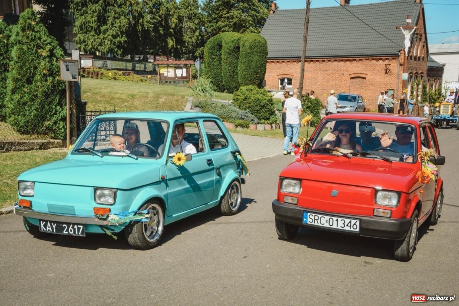 Zdjęcie w galerii na portalu naszraciborz.pl: Korowód przejechał przez Bolesław. Dożynkowe świętowanie trwa [FOTO i WIDEO] wiadomości z regionu